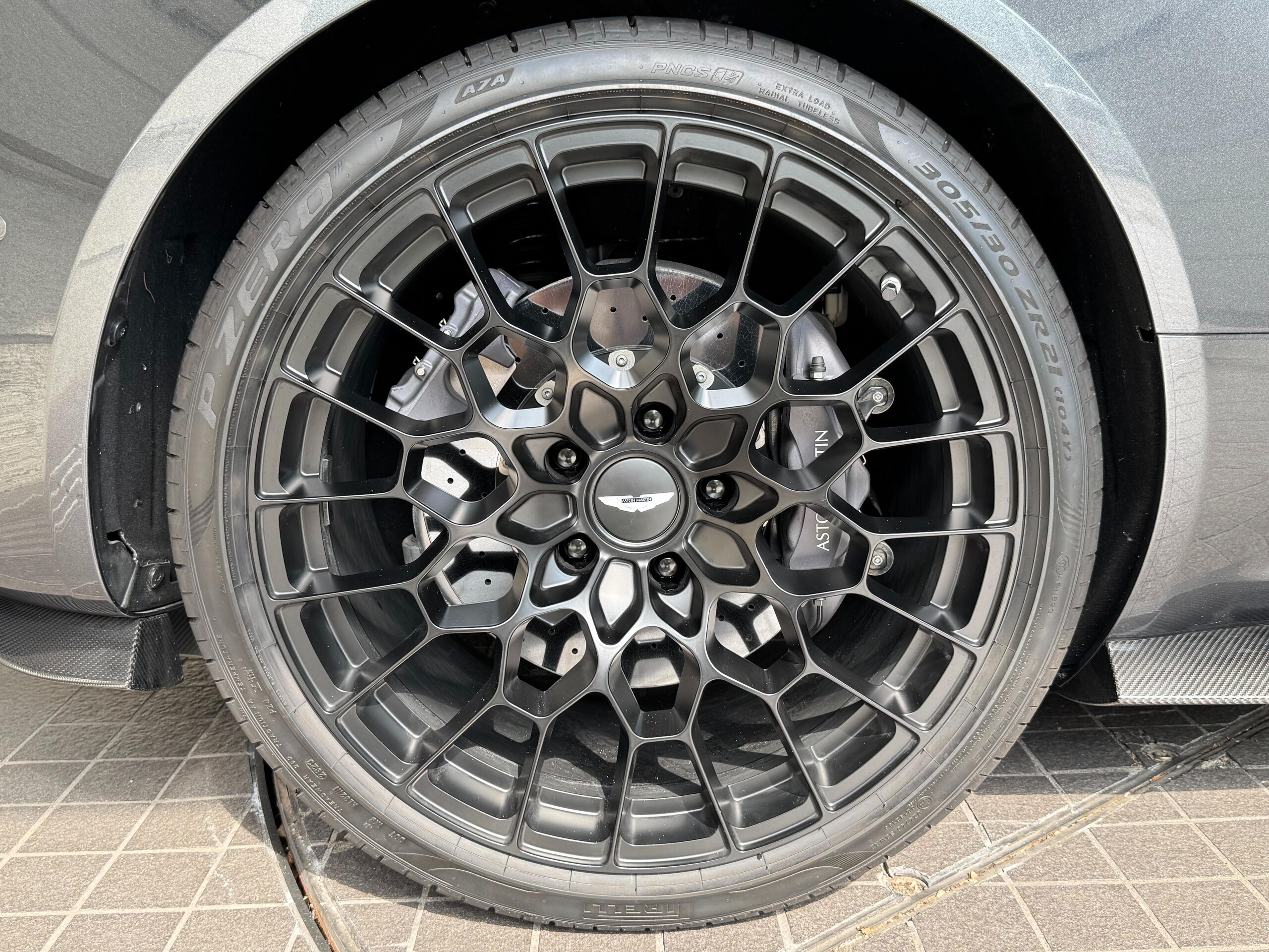 2024 Aston Martin DBS Superleggera — Photo 20 / 38