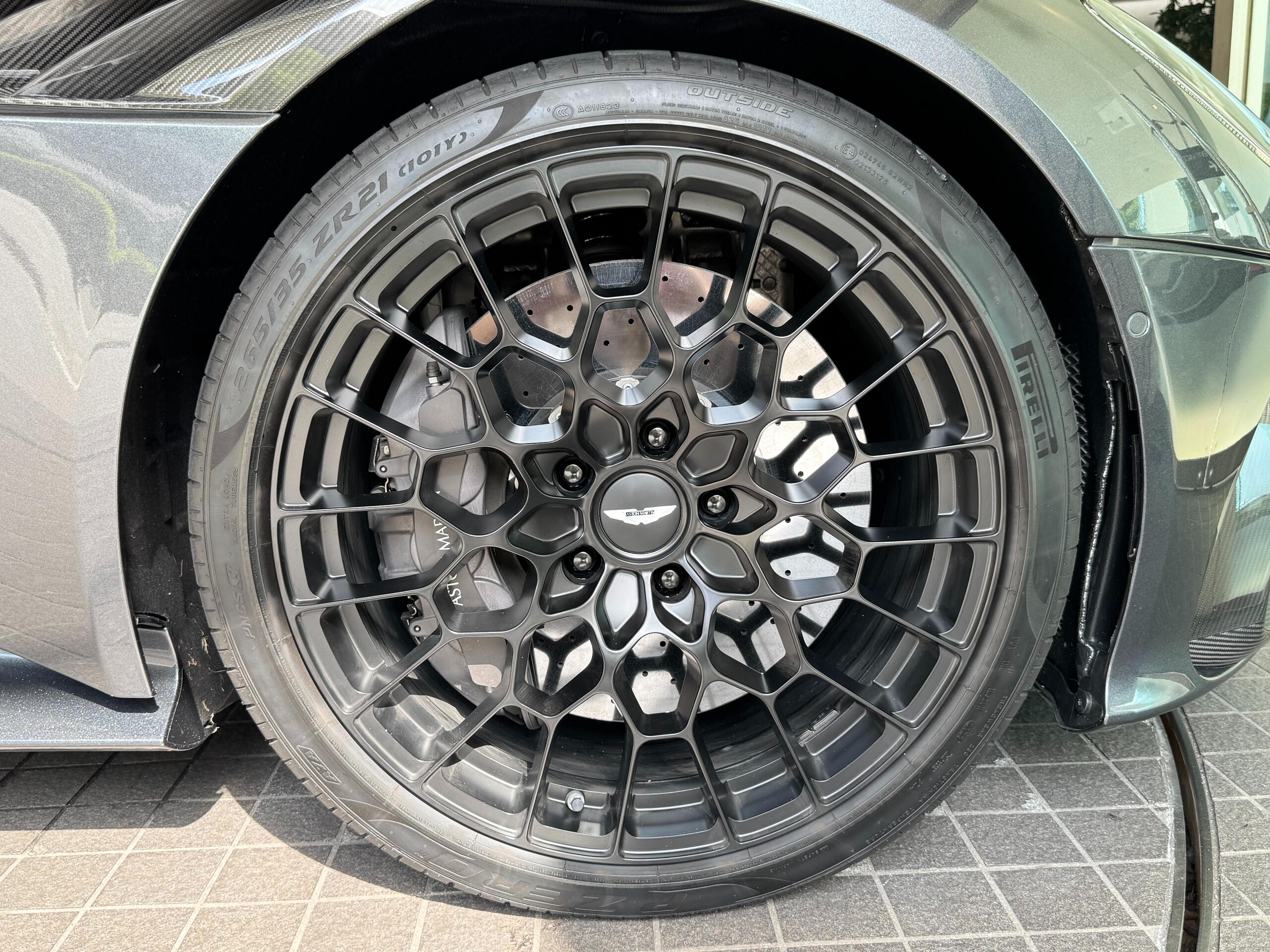 2024 Aston Martin DBS Superleggera — Photo 21 / 38