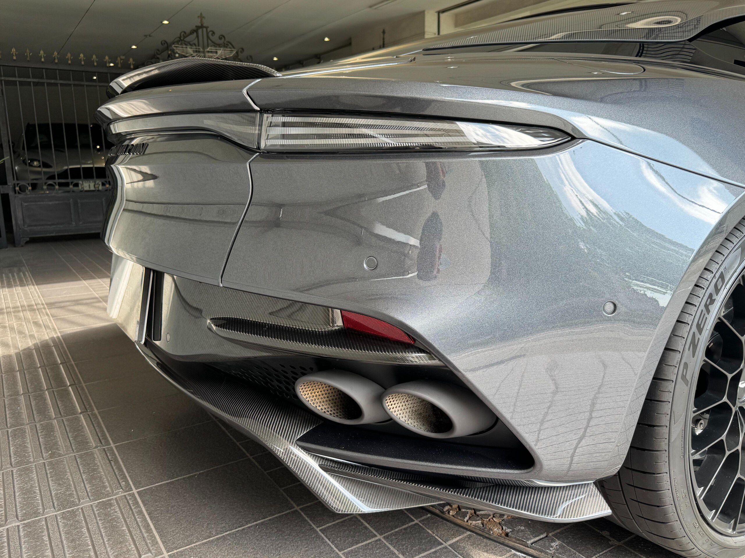 2024 Aston Martin DBS Superleggera — Photo 24 / 38