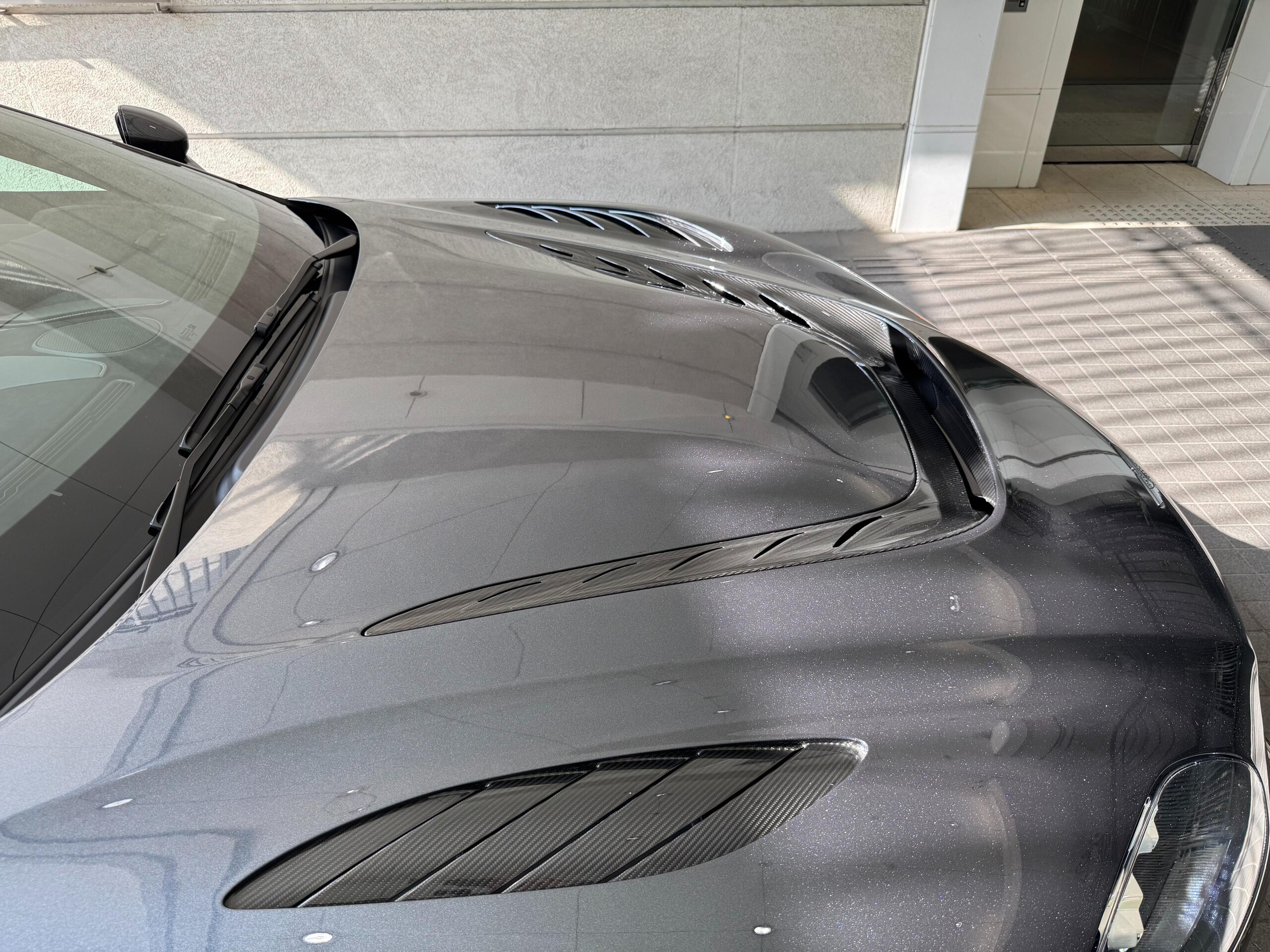 2024 Aston Martin DBS Superleggera — Photo 27 / 38