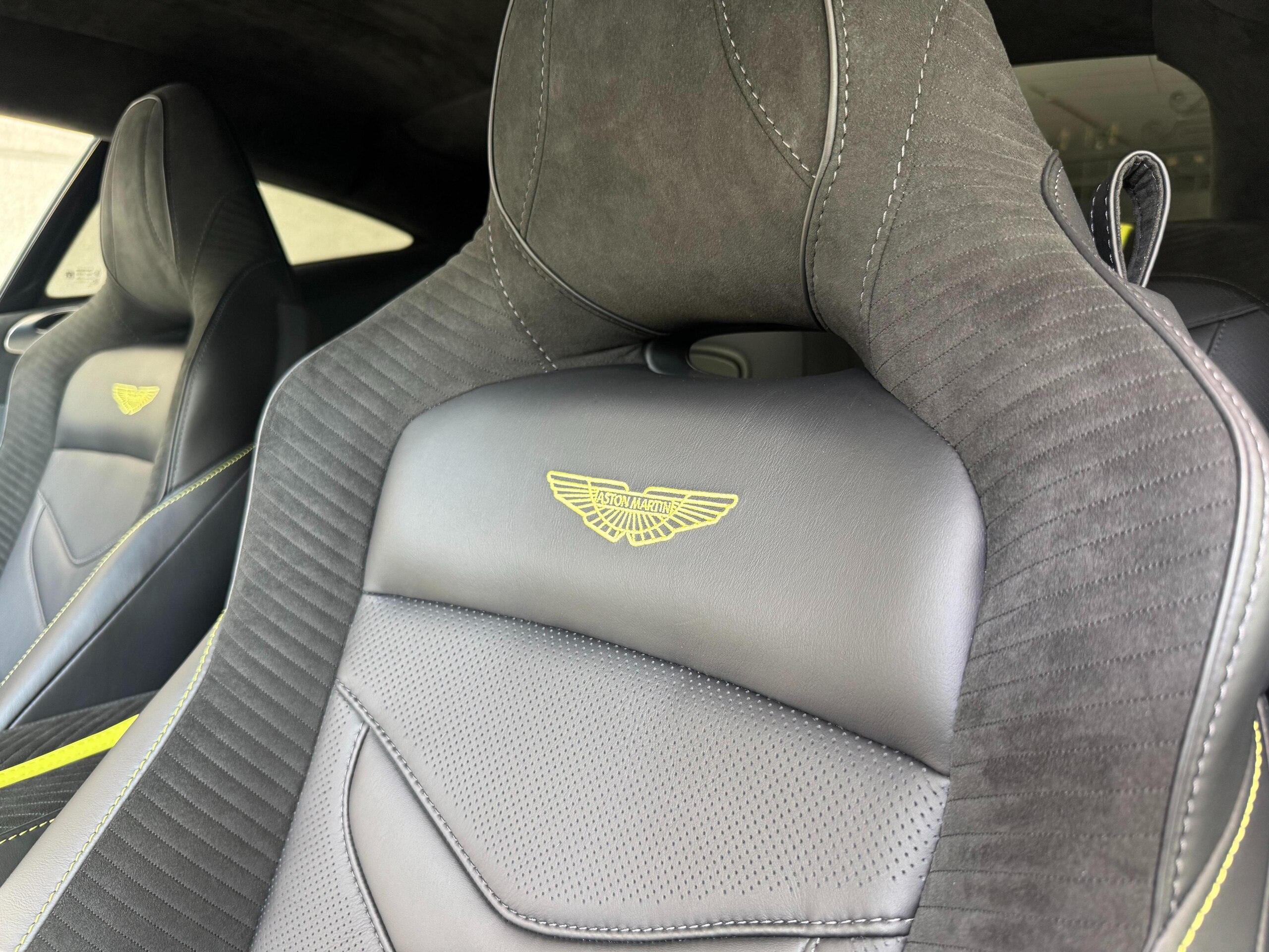 2024 Aston Martin DBS Superleggera — Photo 29 / 38