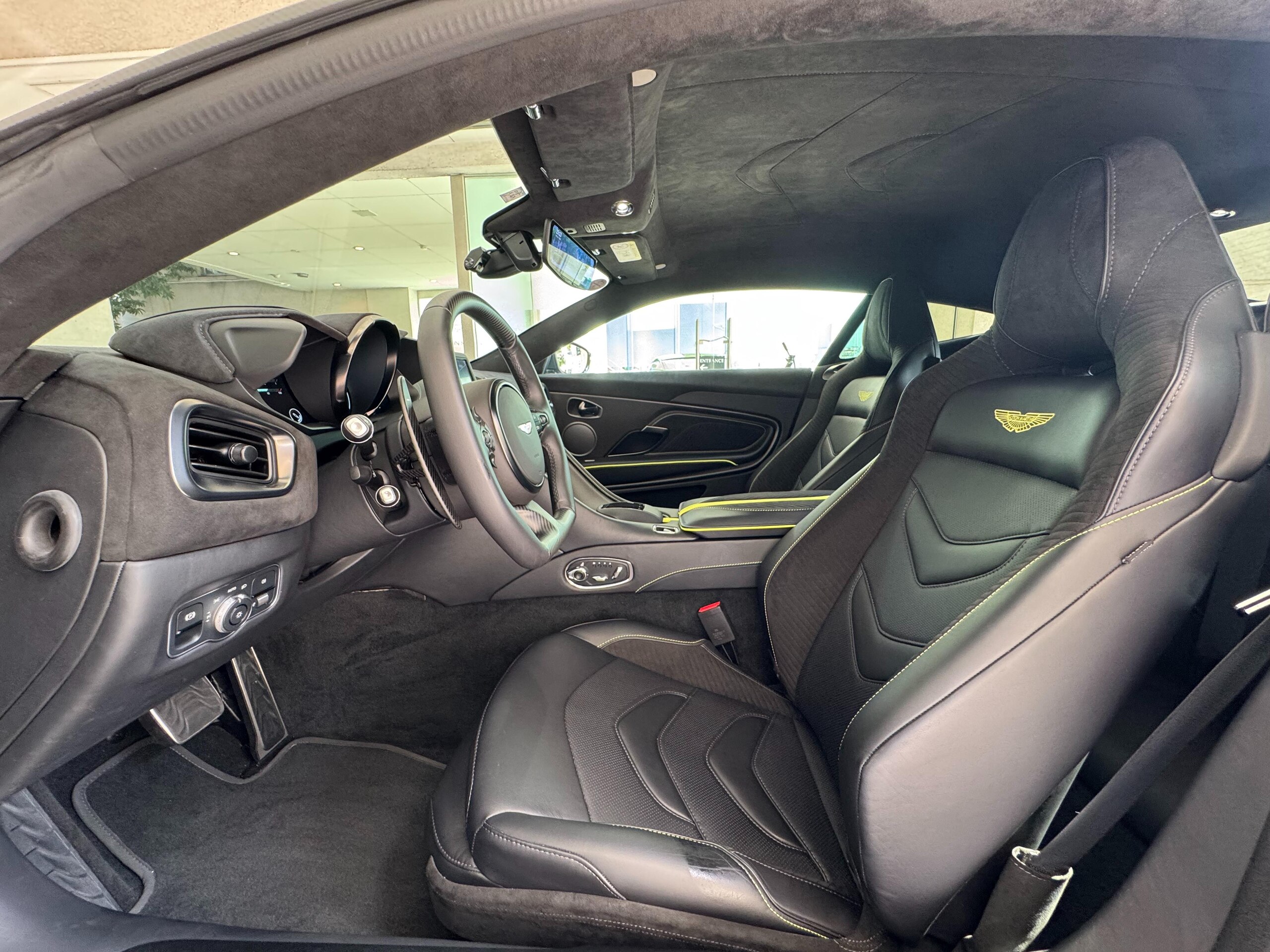 2024 Aston Martin DBS Superleggera — Photo 34 / 38