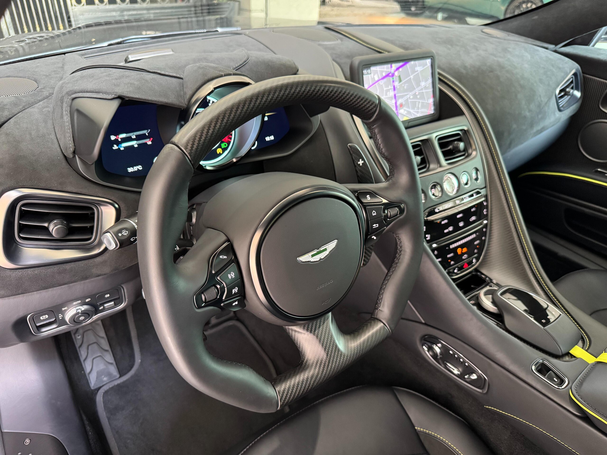 2024 Aston Martin DBS Superleggera — Photo 35 / 38