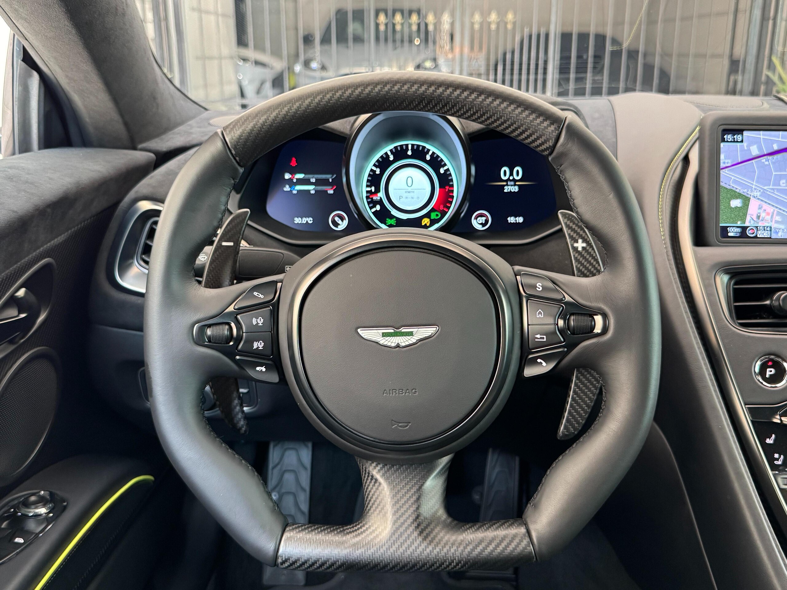 2024 Aston Martin DBS Superleggera — Photo 36 / 38