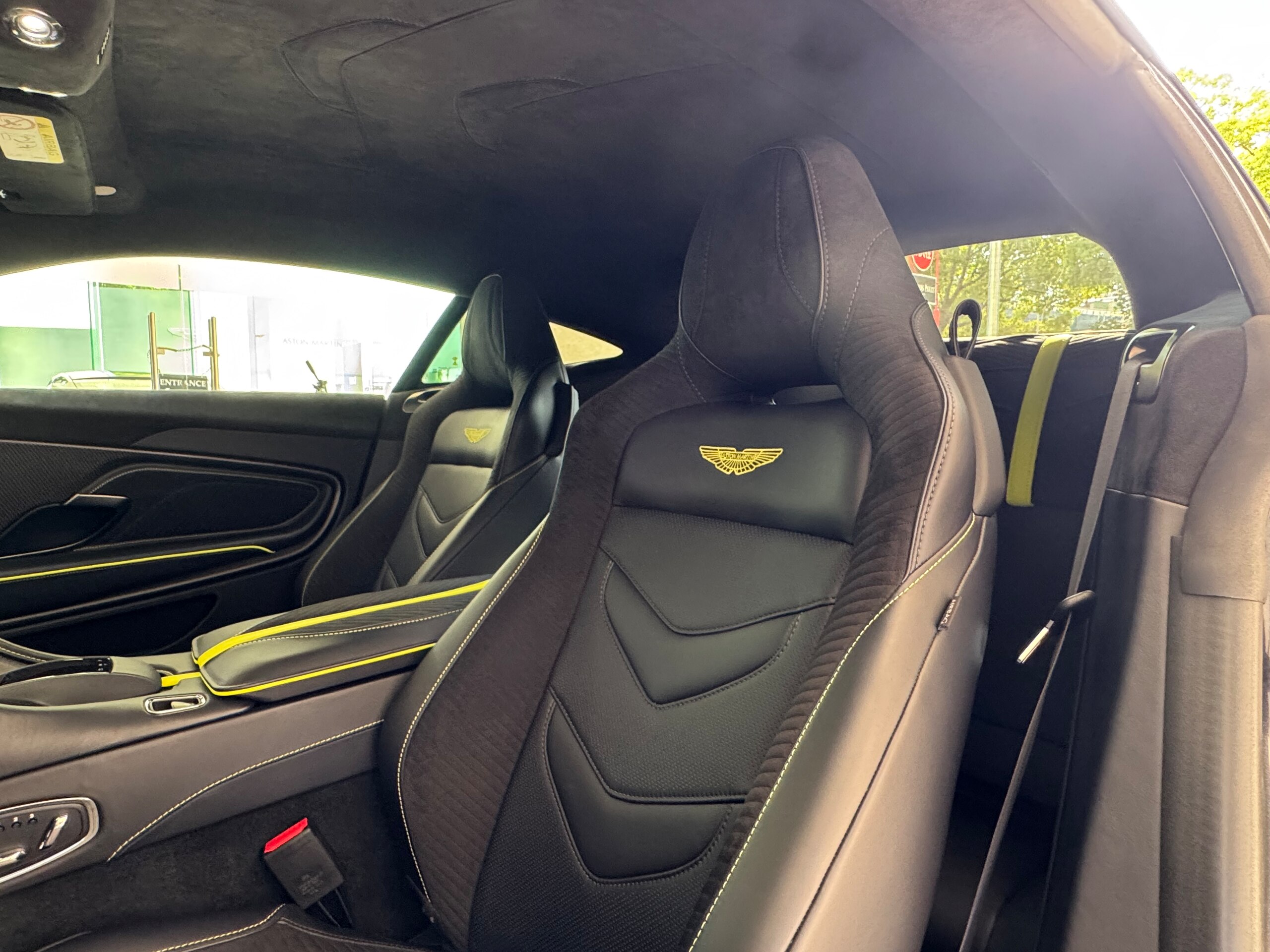 2024 Aston Martin DBS Superleggera — Photo 37 / 38