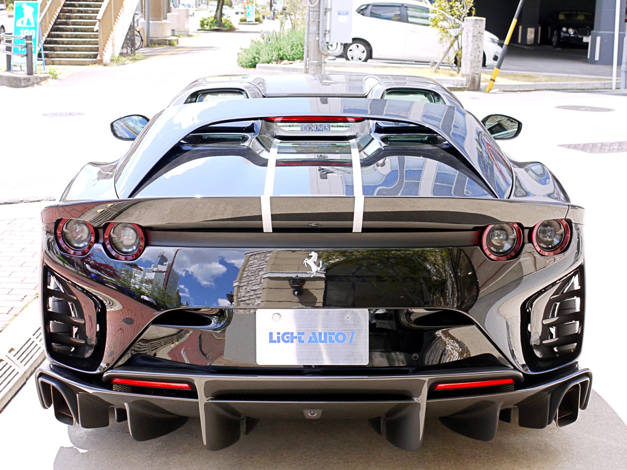 2024 Ferrari 812 Competizione A Tailor Made — Photo 8 / 21