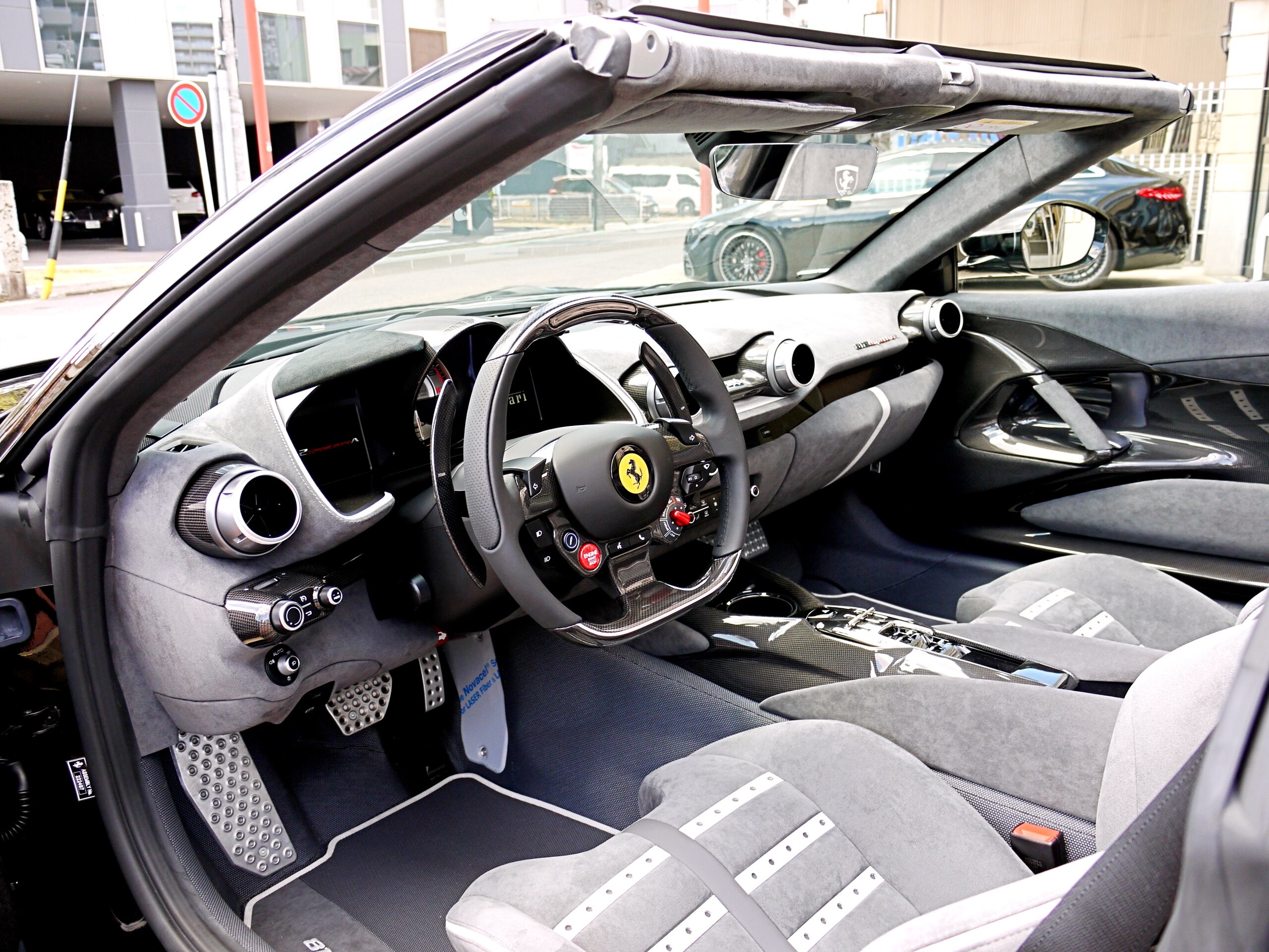 2024 Ferrari 812 Competizione A Tailor Made — Photo 15 / 21