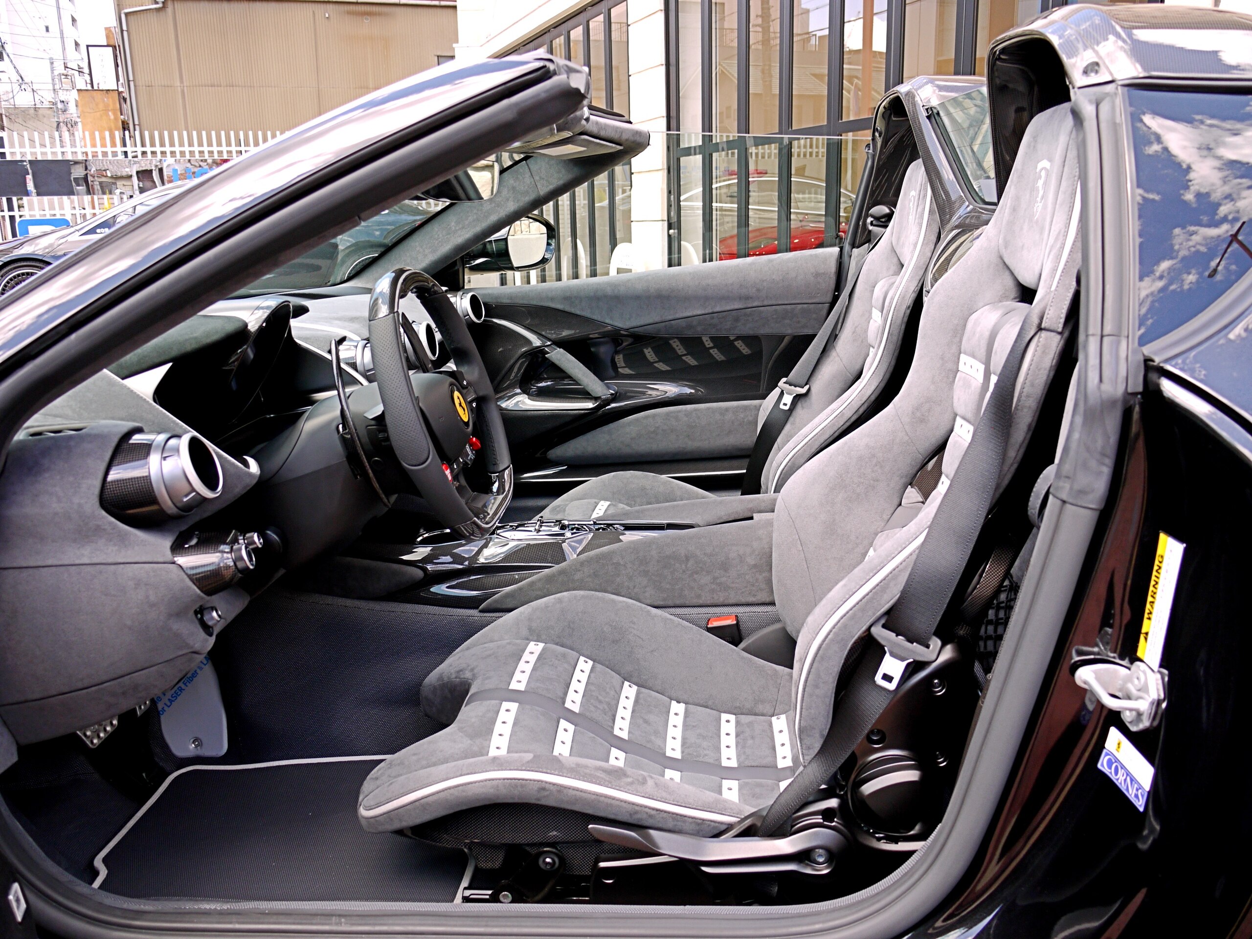 2024 Ferrari 812 Competizione A Tailor Made — Photo 16 / 21
