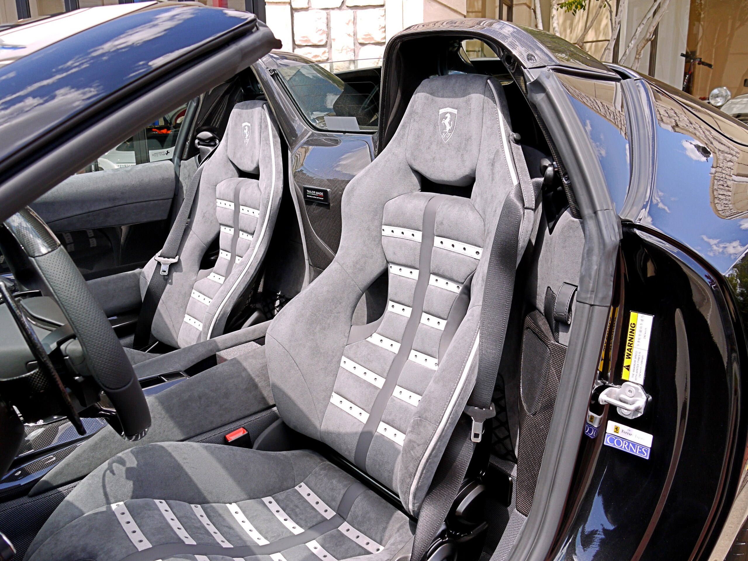 2024 Ferrari 812 Competizione A Tailor Made — Photo 17 / 21