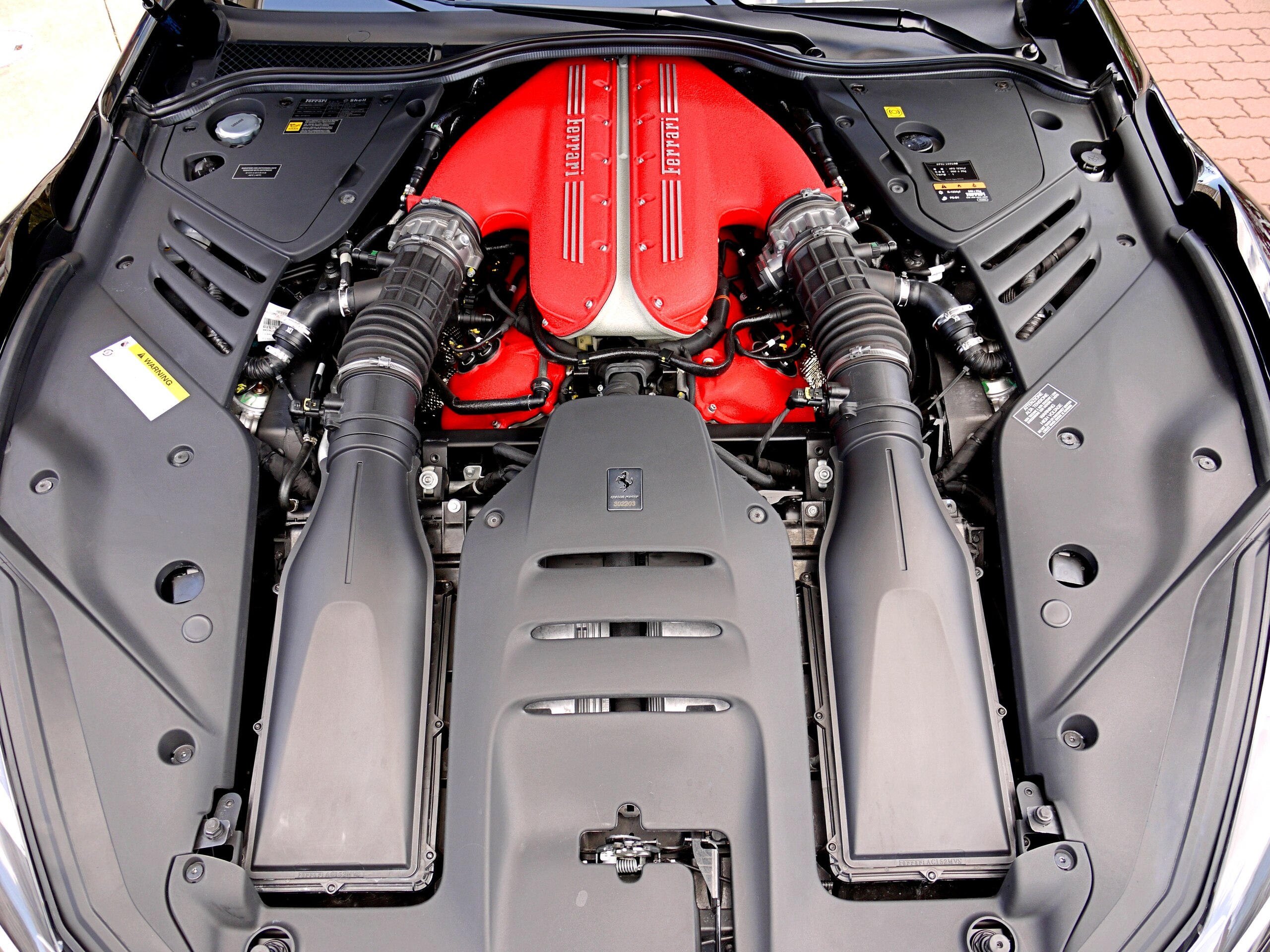 2024 Ferrari 812 Competizione A Tailor Made — Photo 20 / 21