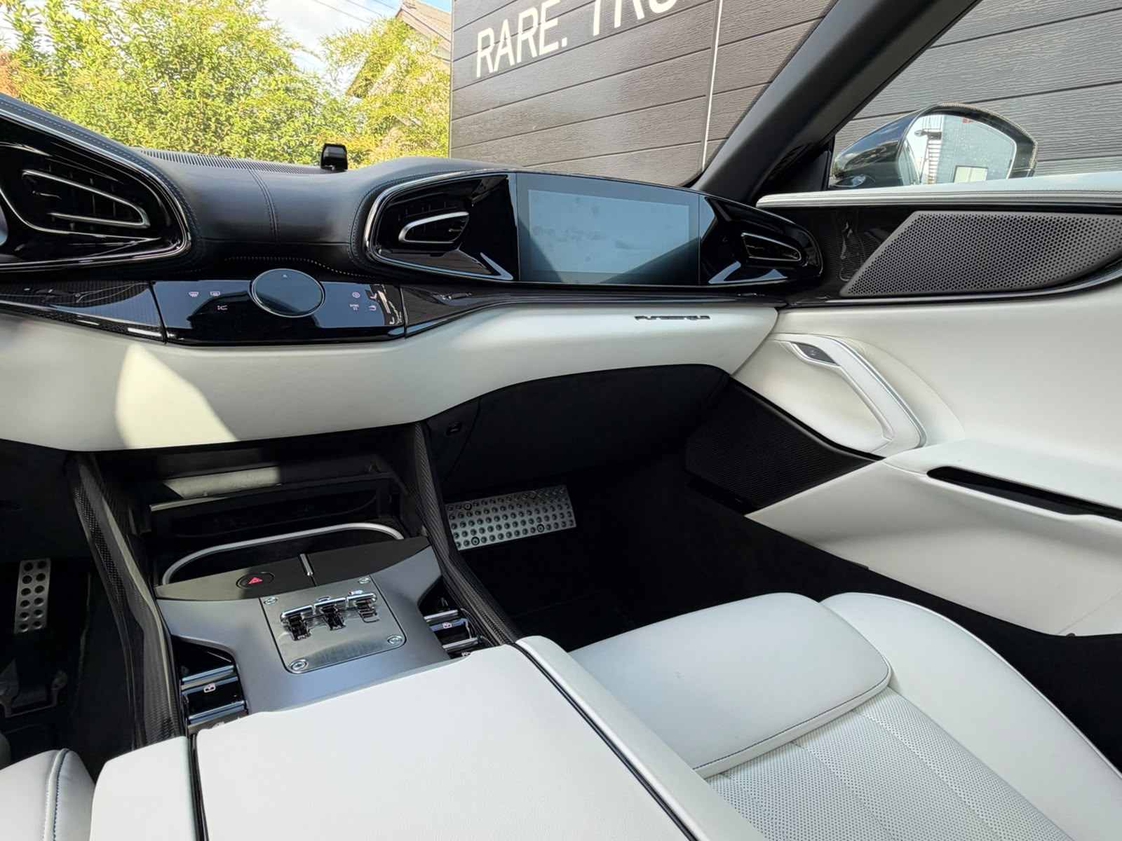 2024 Ferrari Purosangue — Photo 10 / 20