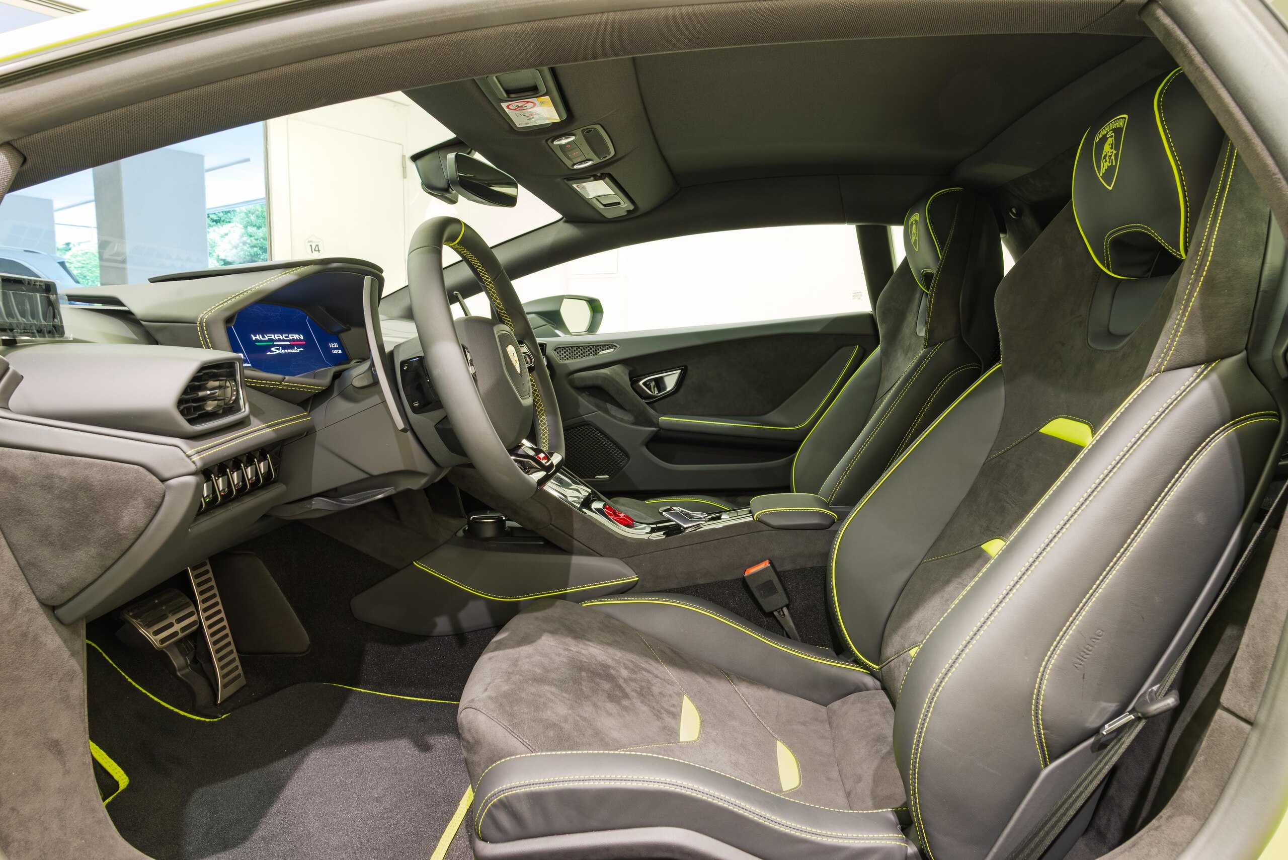 2024 Lamborghini Huracán Sterrato — Photo 12 / 23