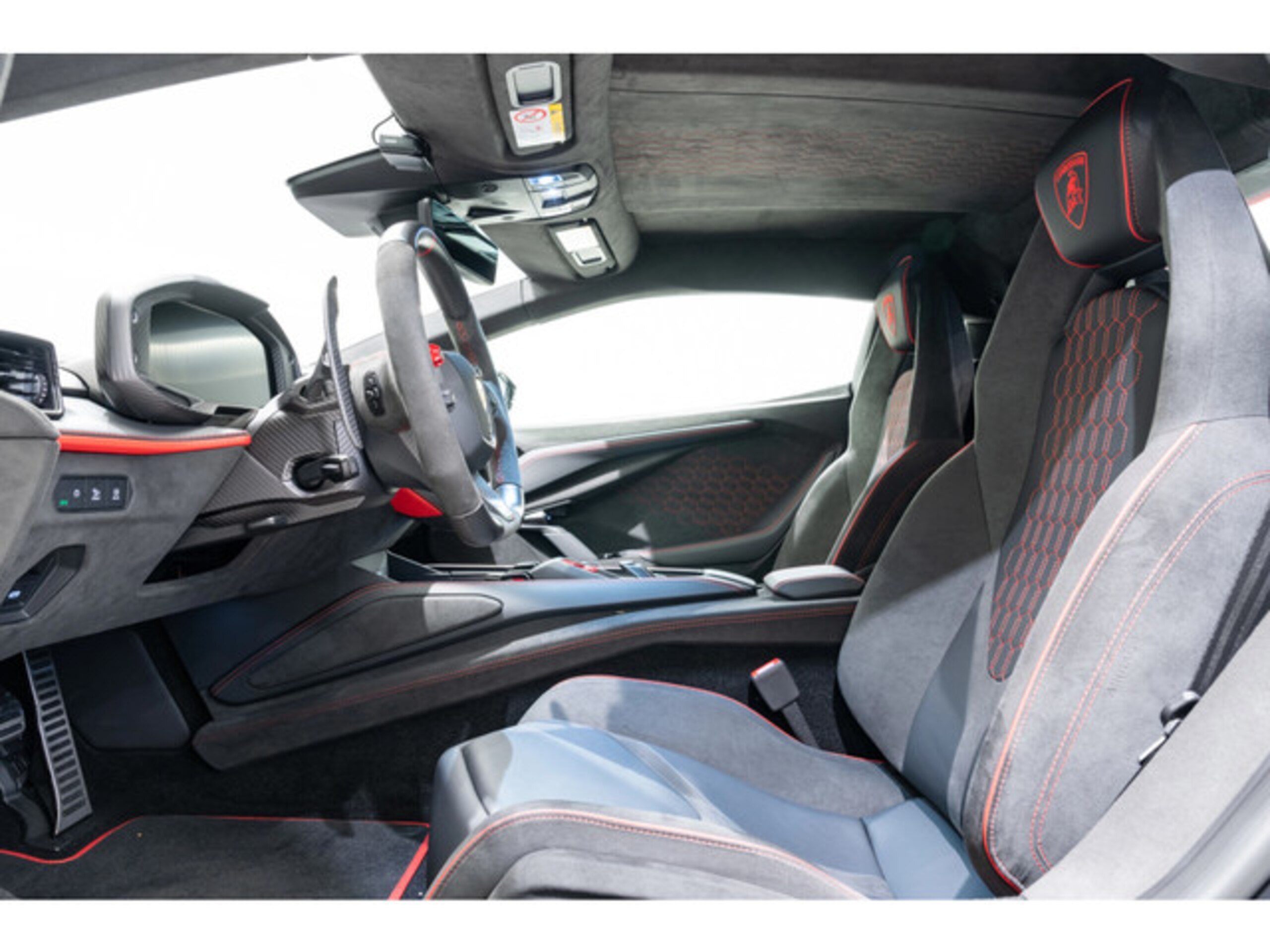 2024 Lamborghini Revuelto — Photo 6 / 19