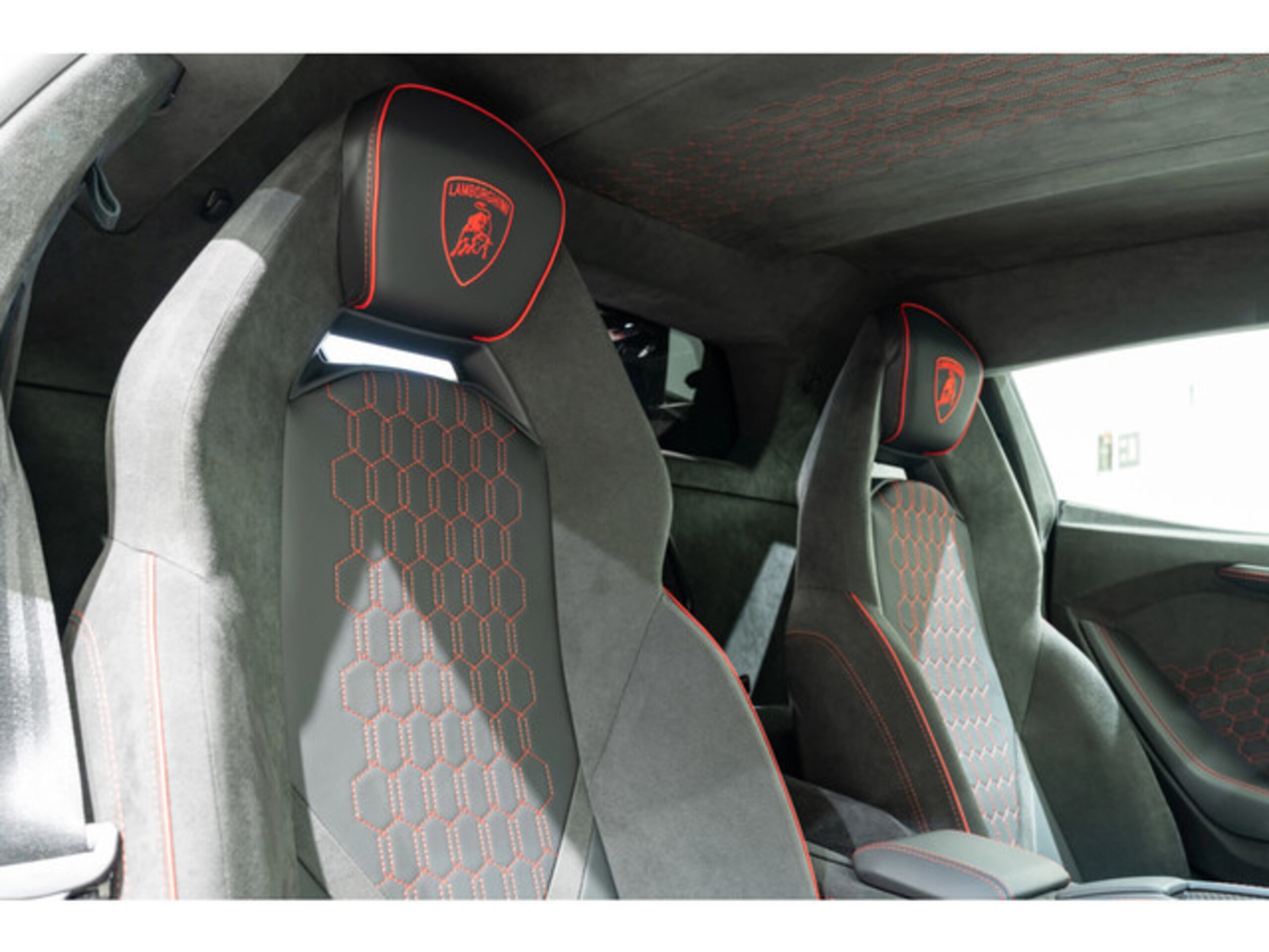 2024 Lamborghini Revuelto — Photo 9 / 19