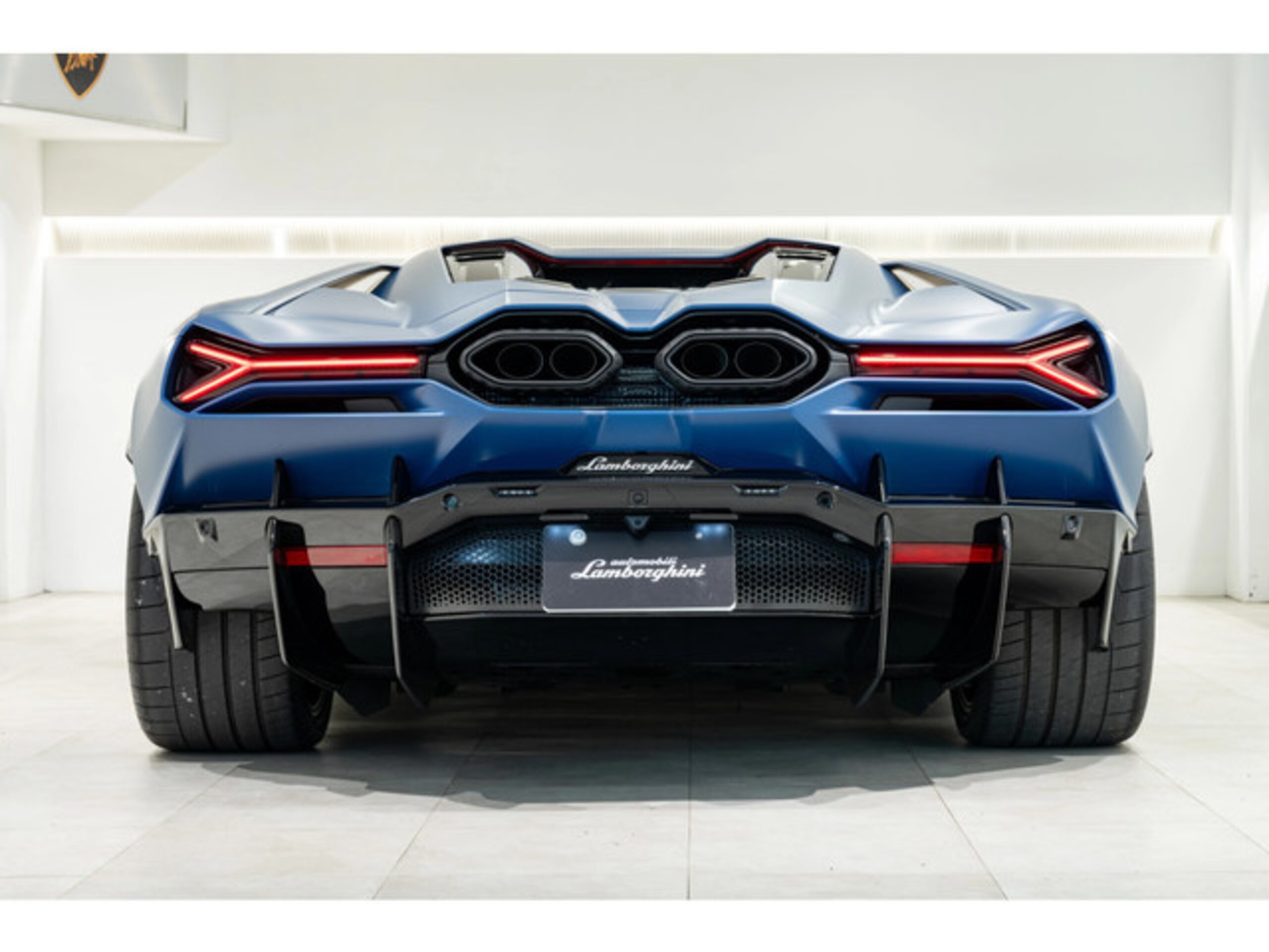 2024 Lamborghini Revuelto — Photo 11 / 19