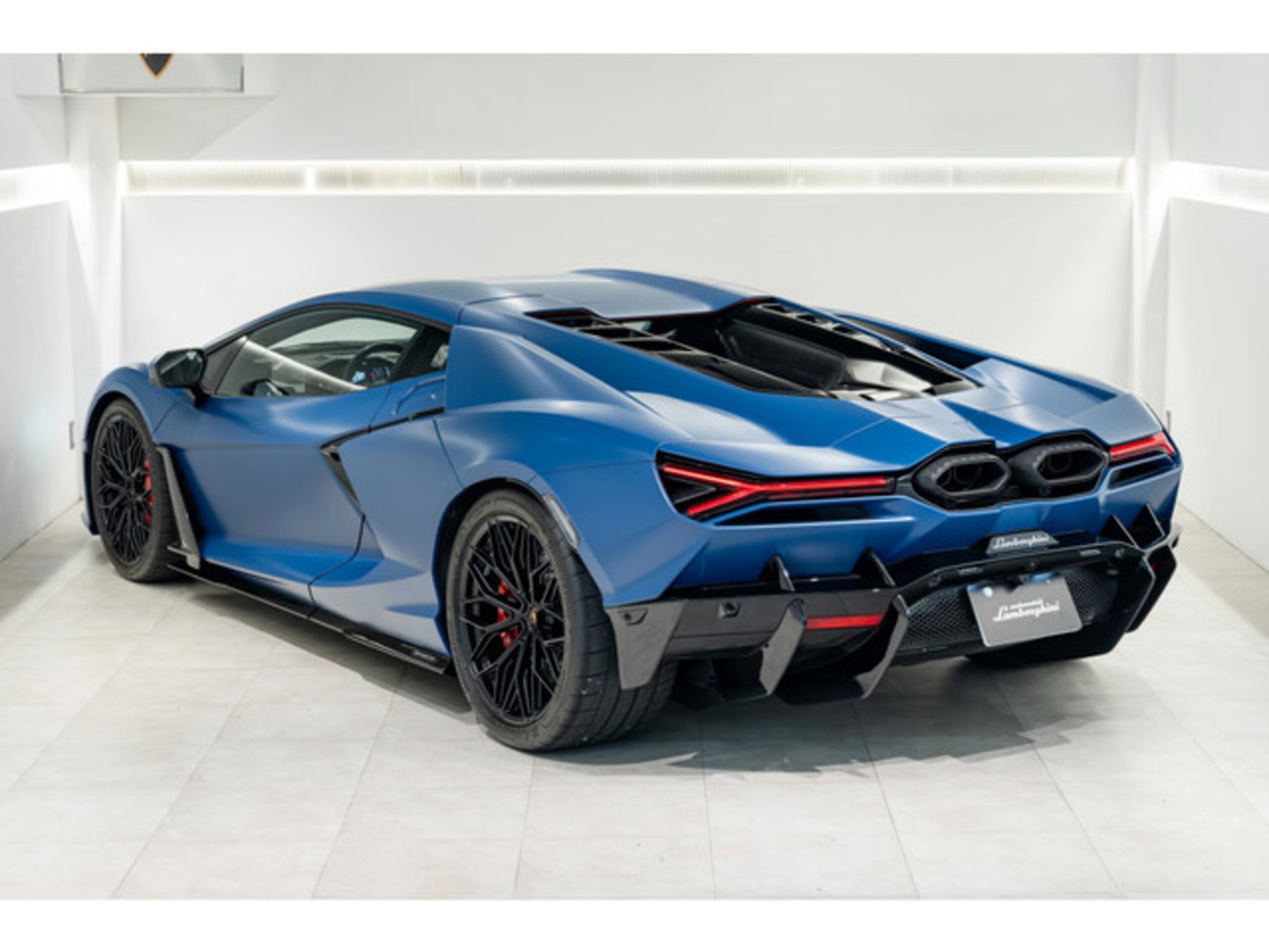 2024 Lamborghini Revuelto — Photo 13 / 19