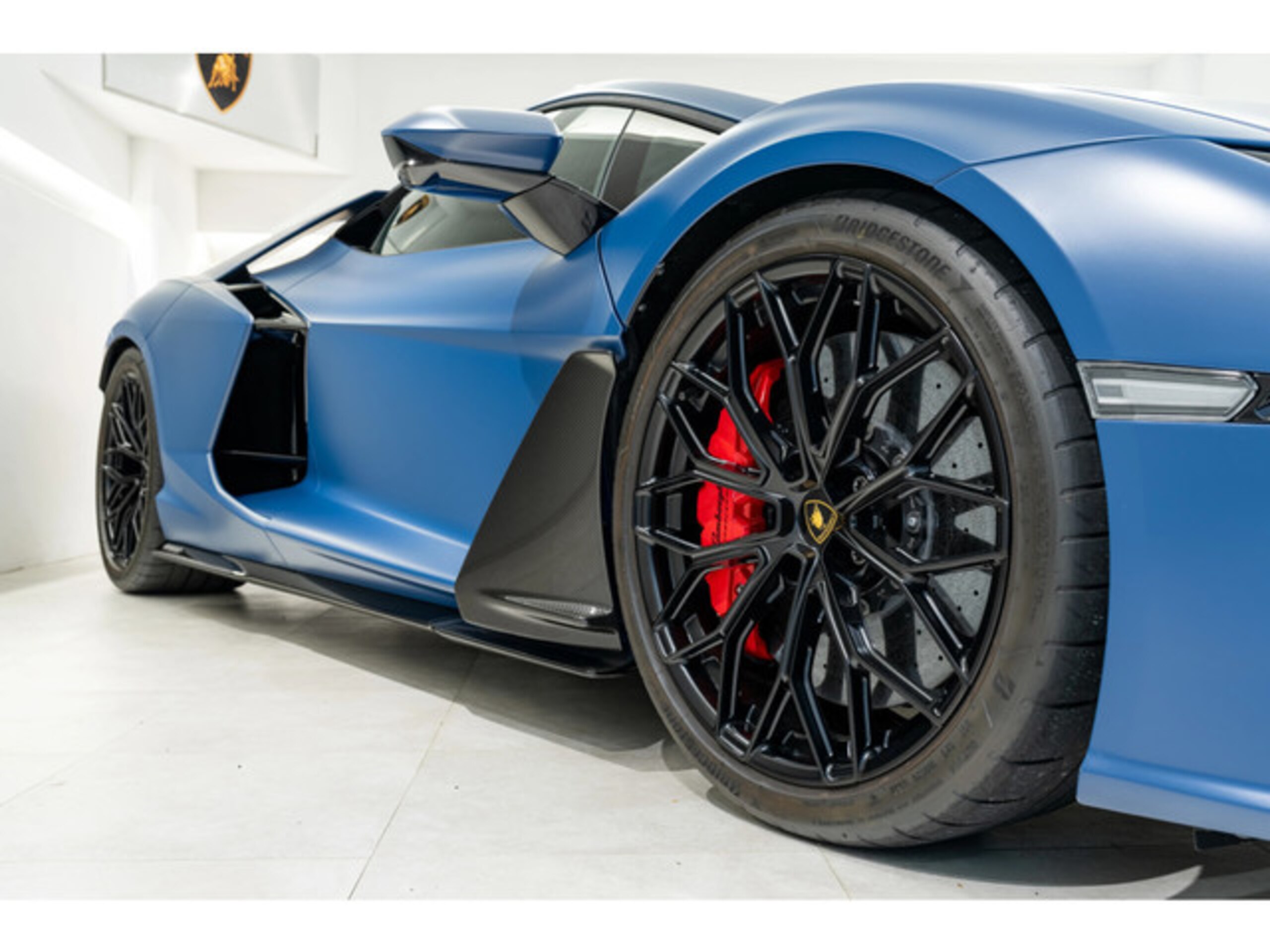 2024 Lamborghini Revuelto — Photo 14 / 19