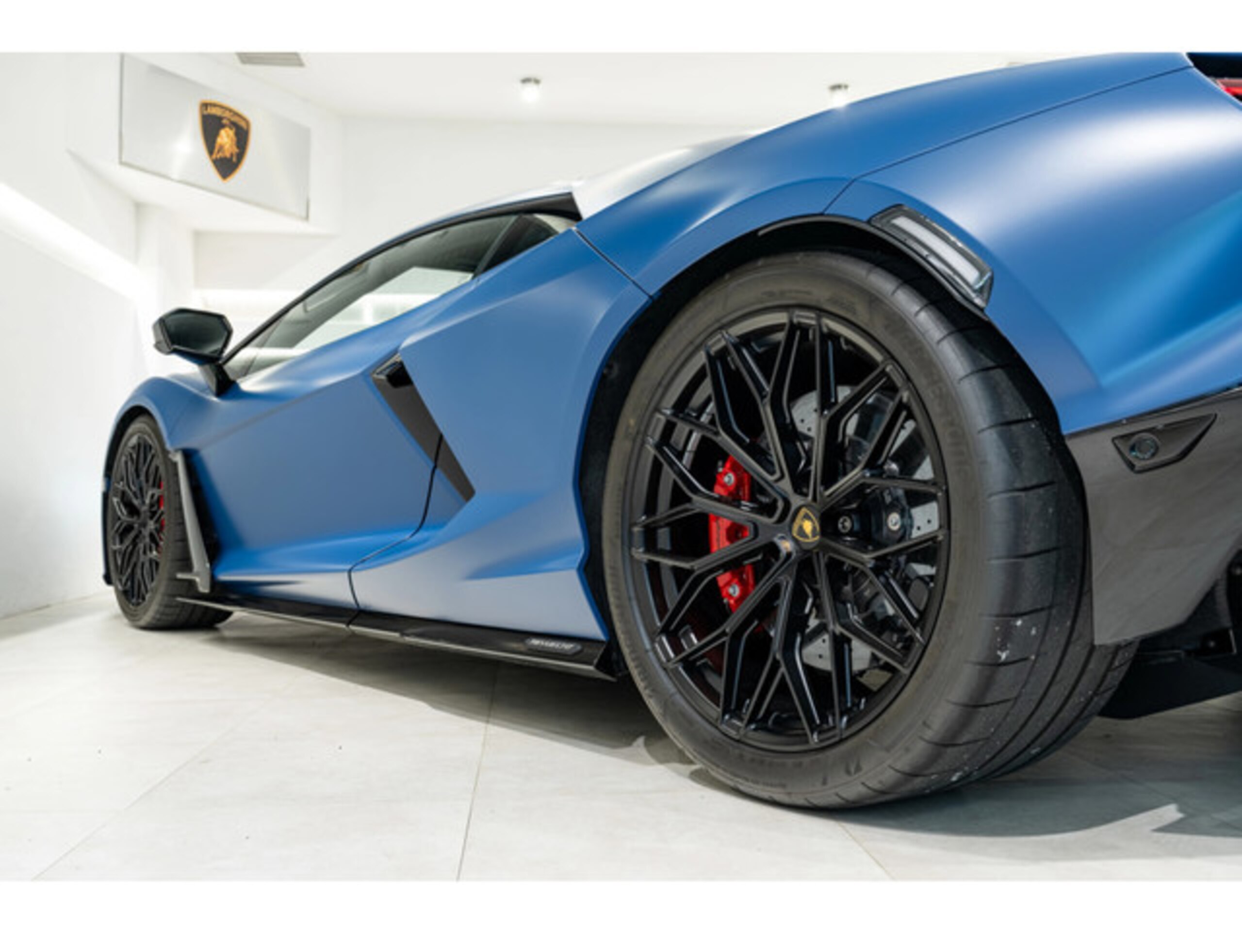 2024 Lamborghini Revuelto — Photo 15 / 19
