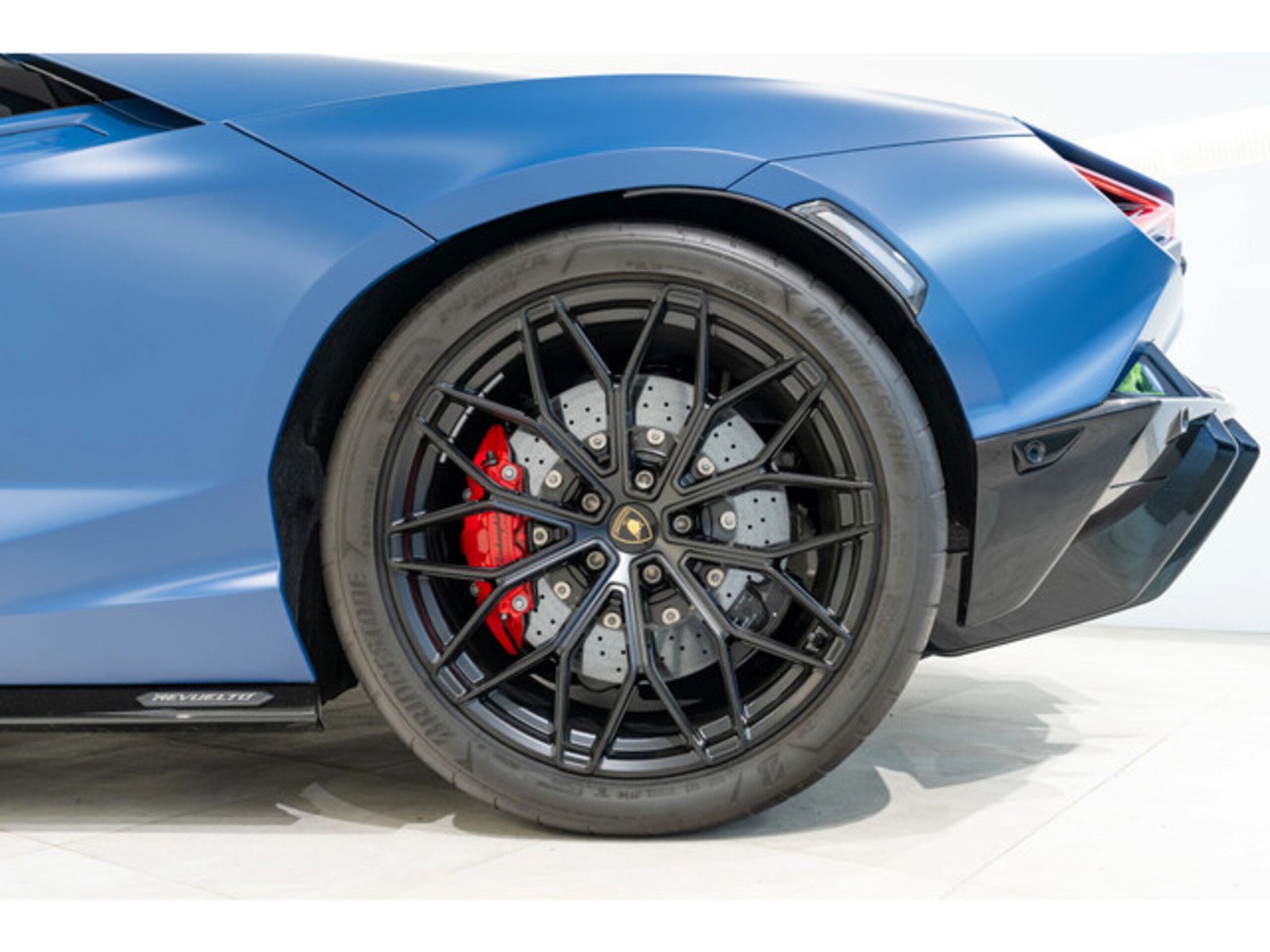 2024 Lamborghini Revuelto — Photo 16 / 19