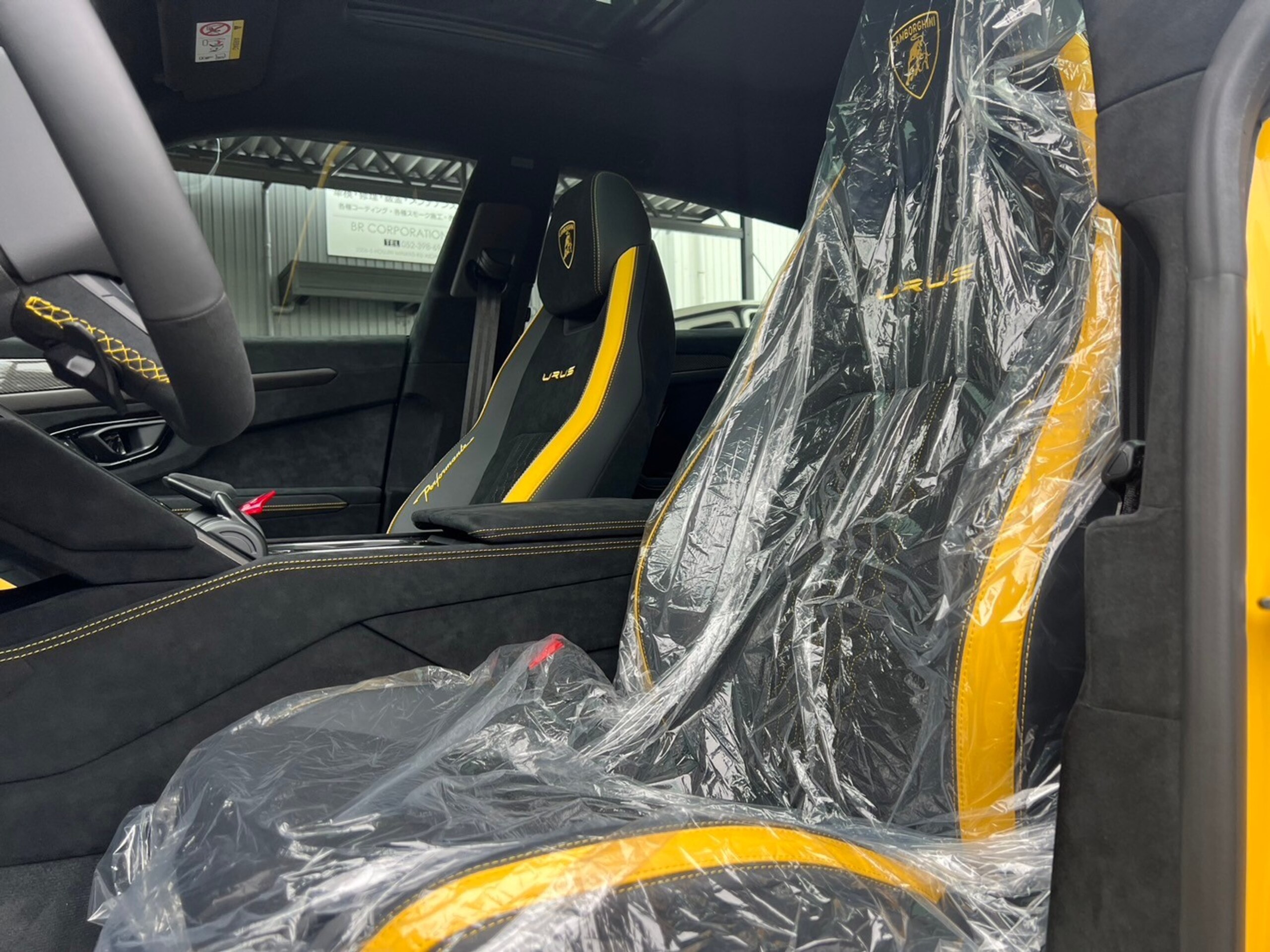 2024 Lamborghini Urus Performante — Photo 10 / 23