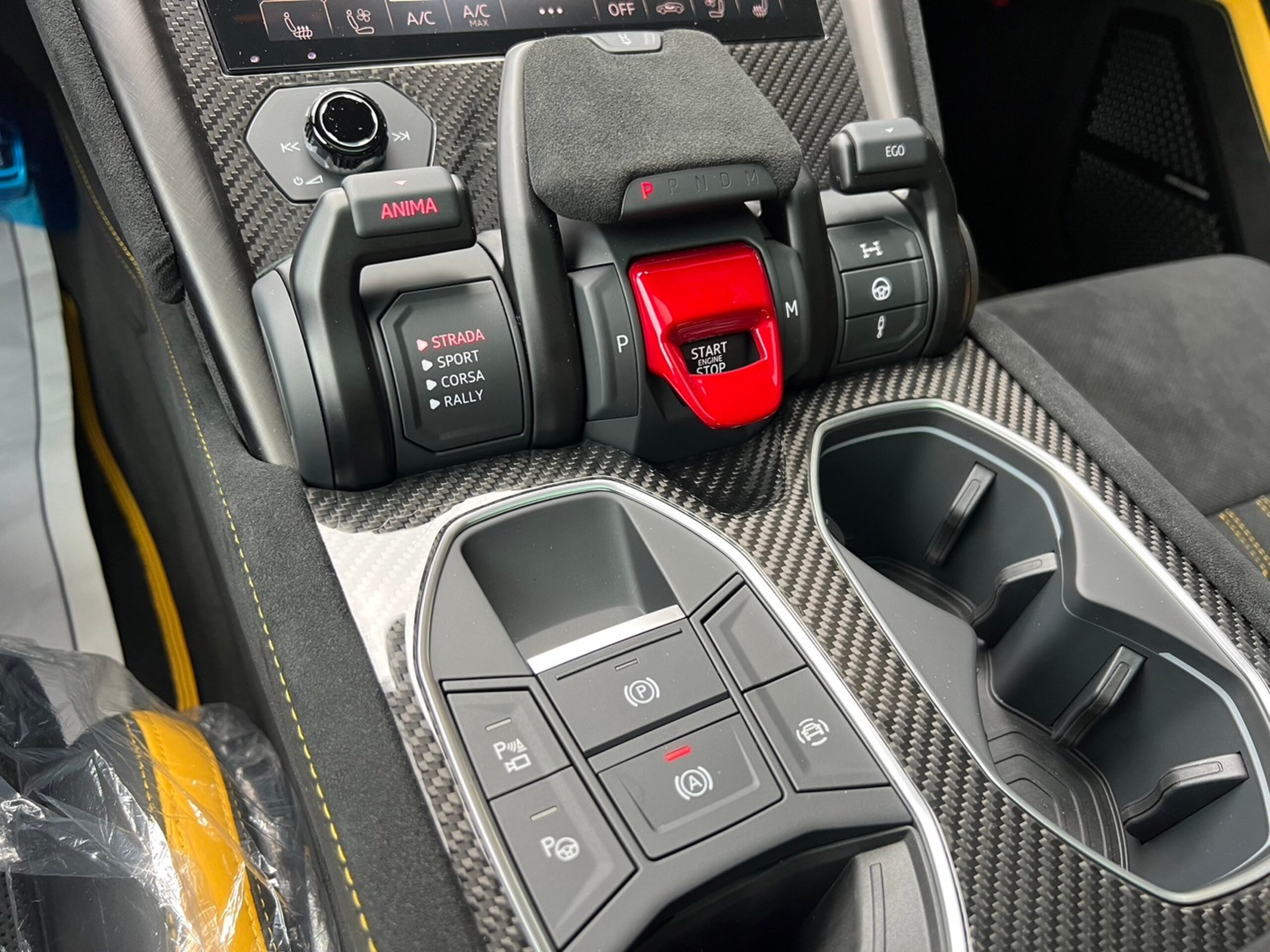2024 Lamborghini Urus Performante — Photo 15 / 23