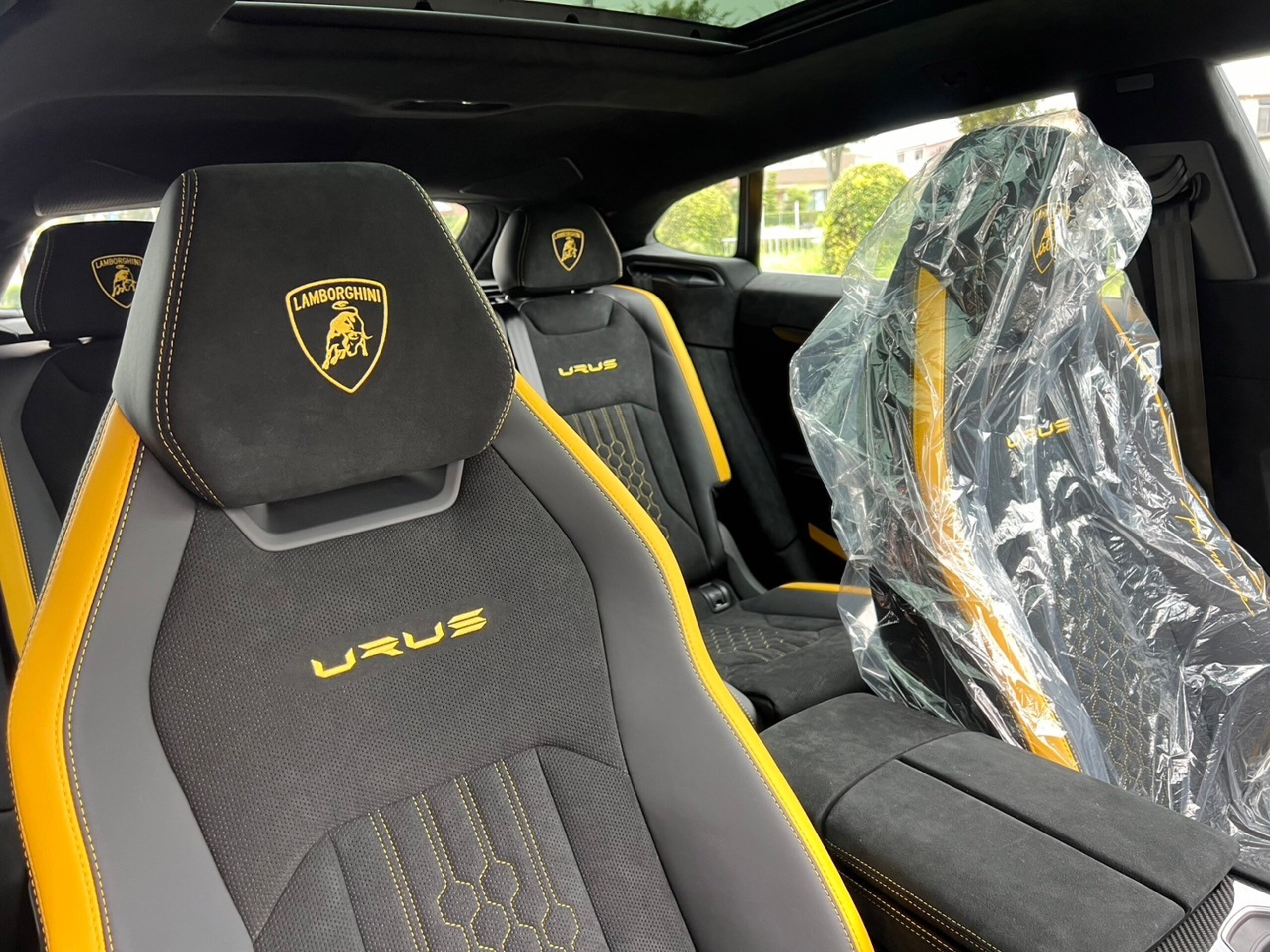 2024 Lamborghini Urus Performante — Photo 17 / 23
