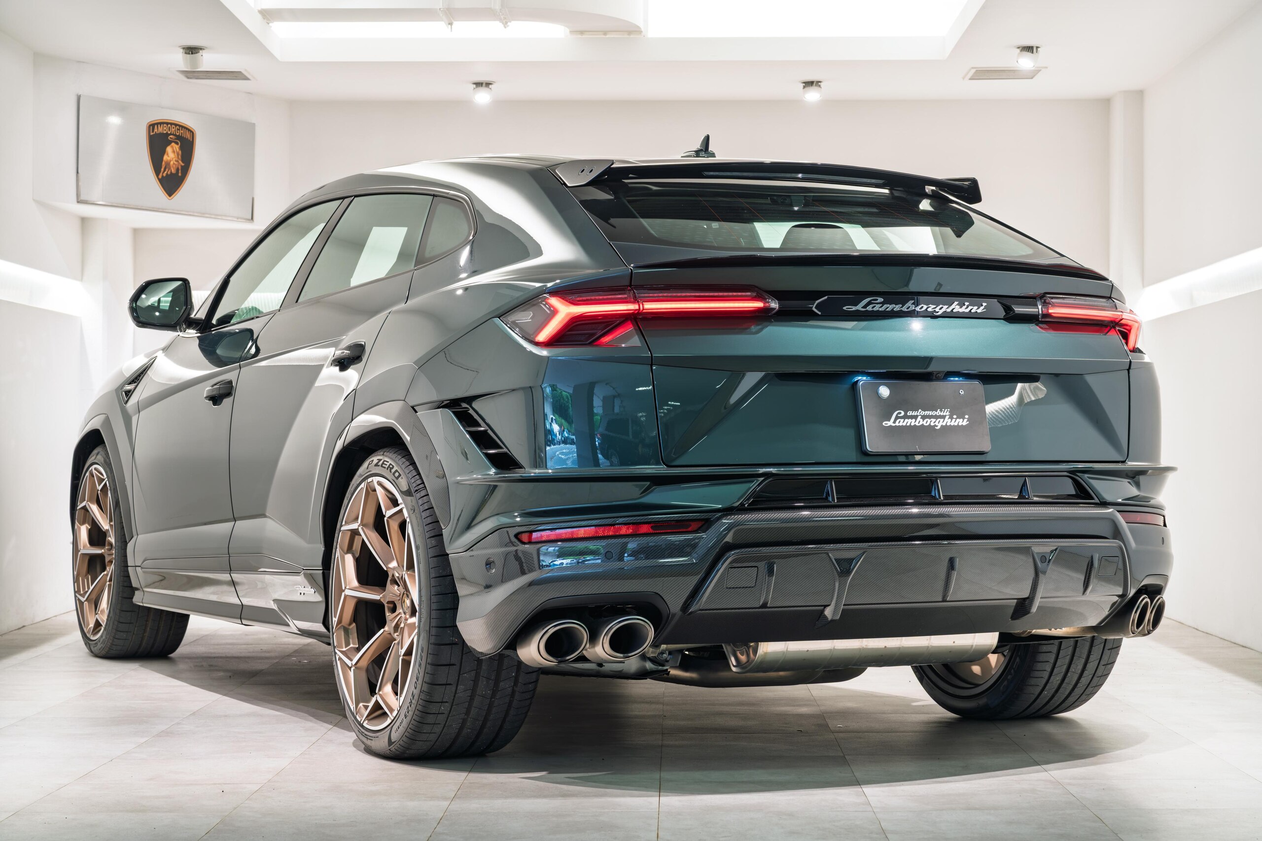 2024 Lamborghini Urus — Photo 6 / 27
