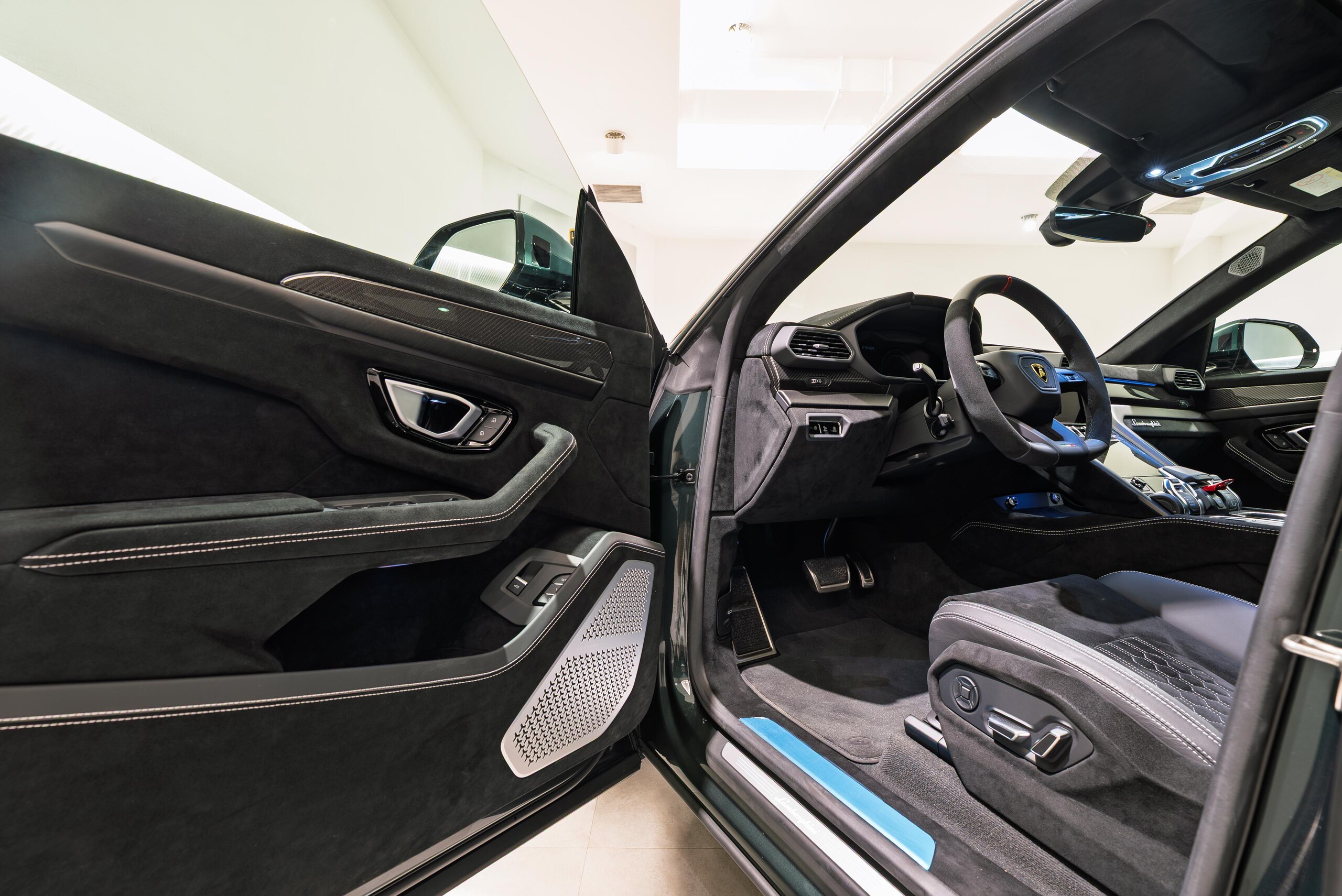 2024 Lamborghini Urus — Photo 8 / 27