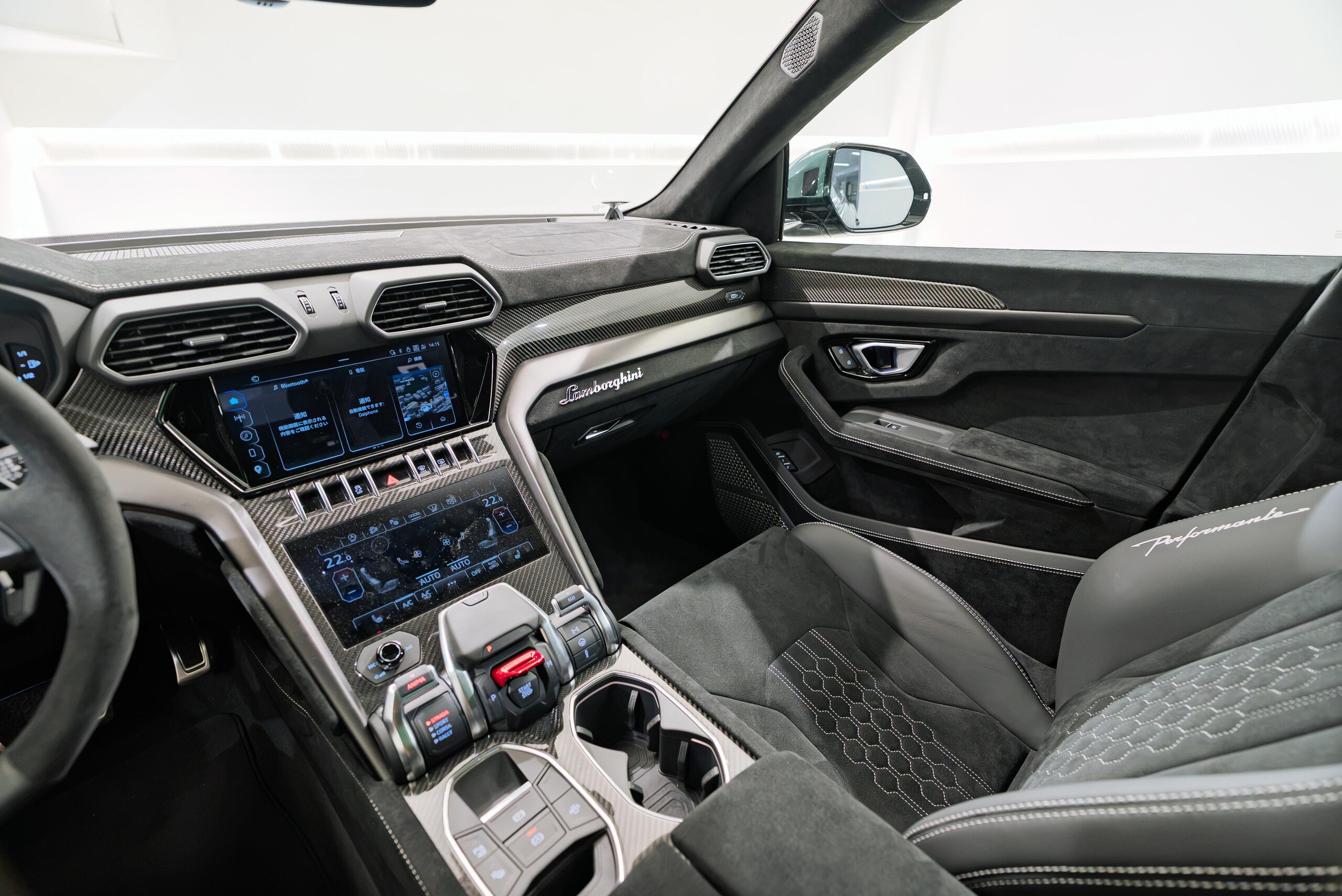 2024 Lamborghini Urus — Photo 10 / 27