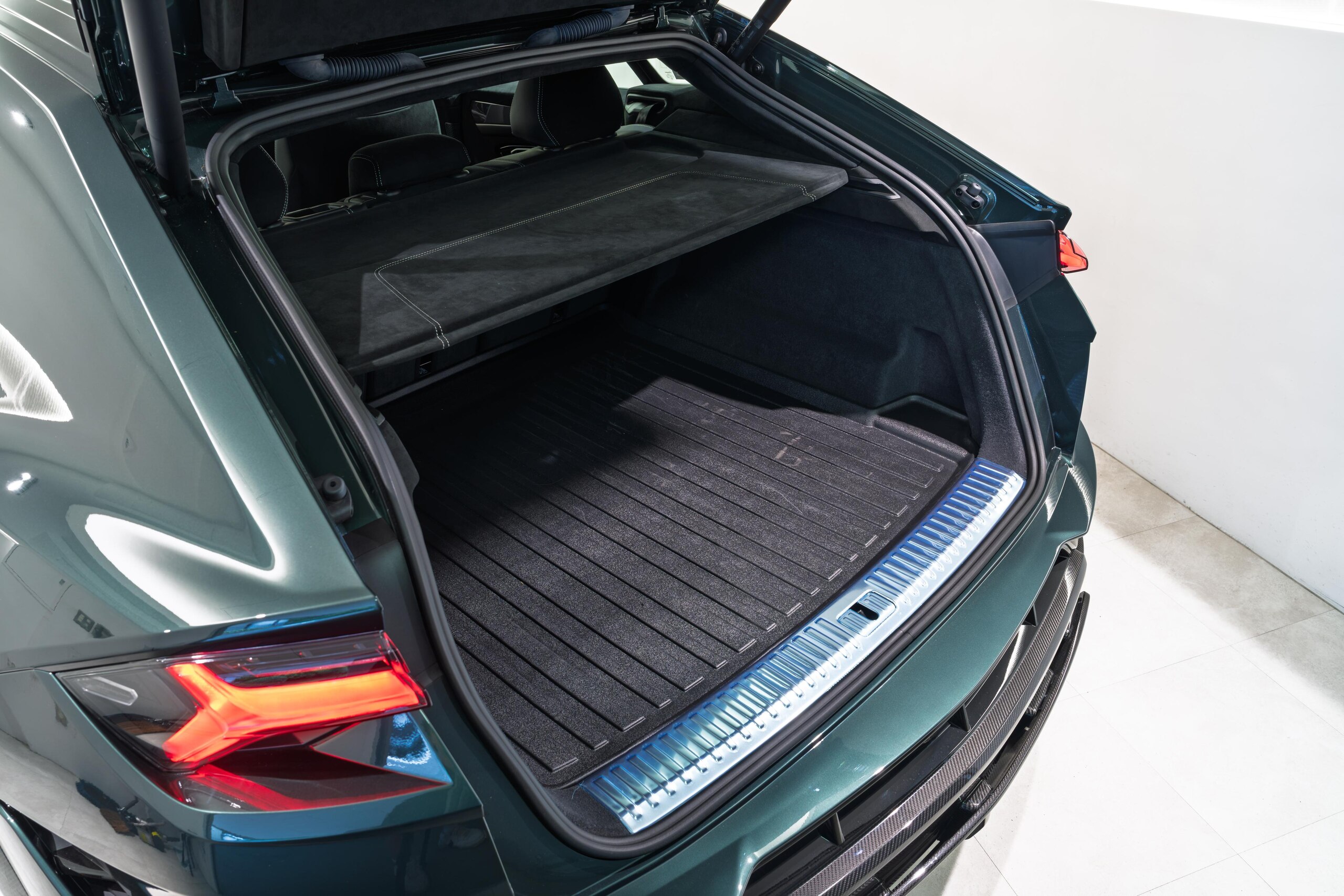 2024 Lamborghini Urus — Photo 11 / 27