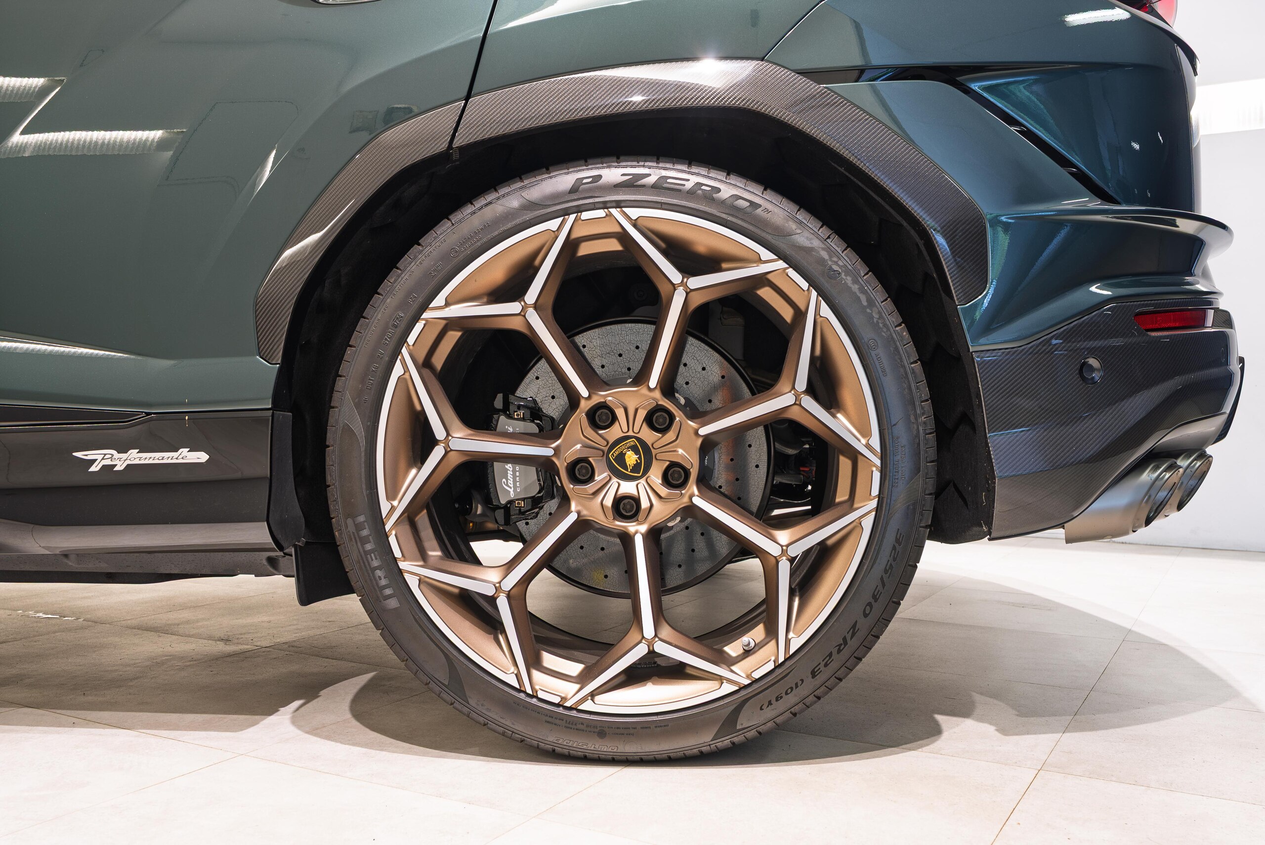 2024 Lamborghini Urus — Photo 14 / 27