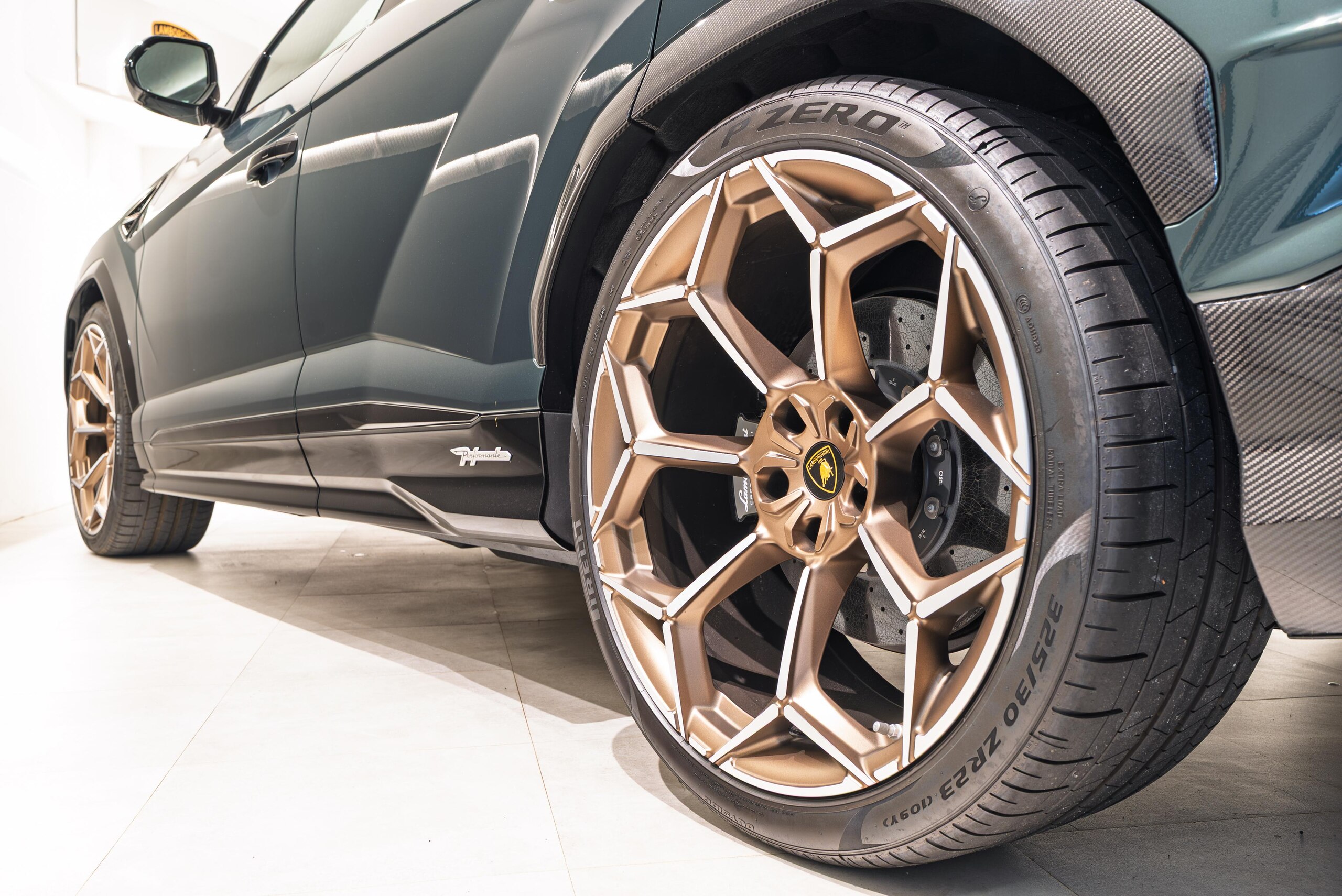 2024 Lamborghini Urus — Photo 15 / 27
