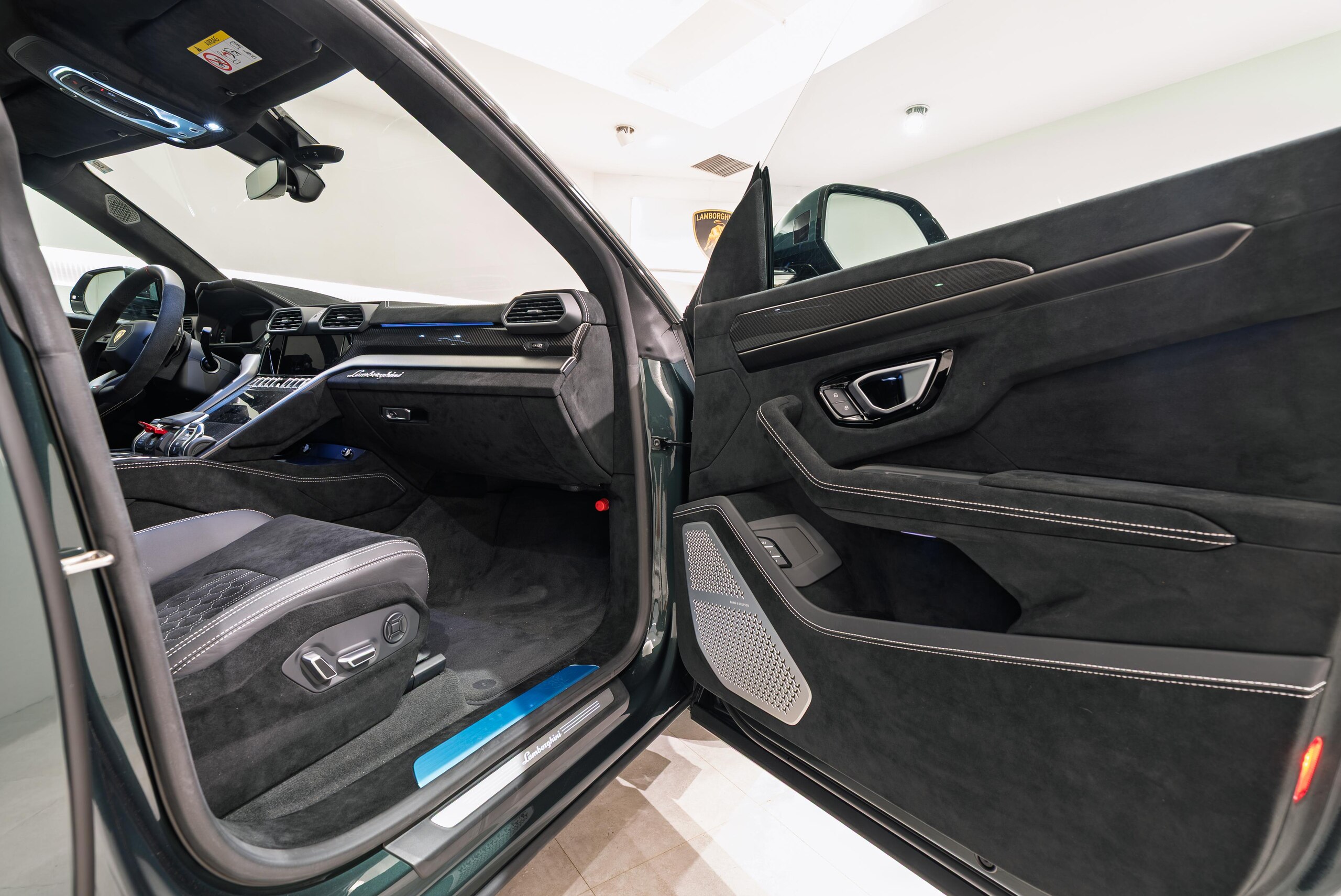 2024 Lamborghini Urus — Photo 17 / 27
