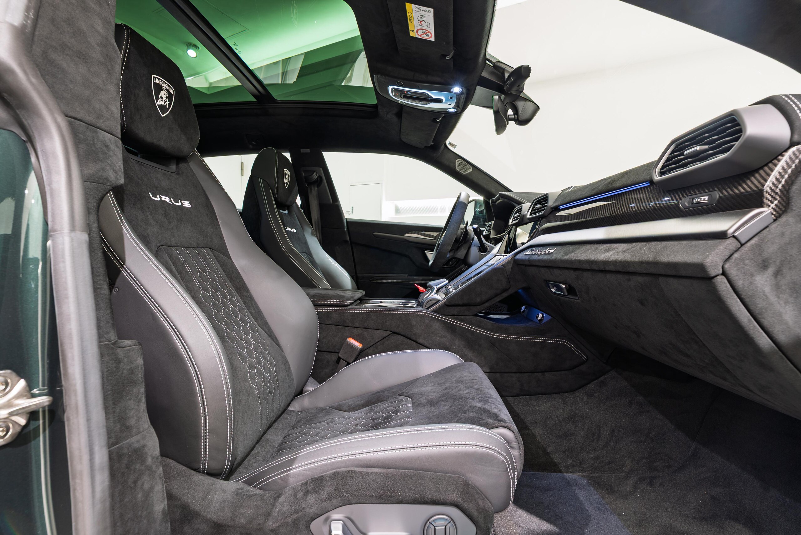 2024 Lamborghini Urus — Photo 18 / 27