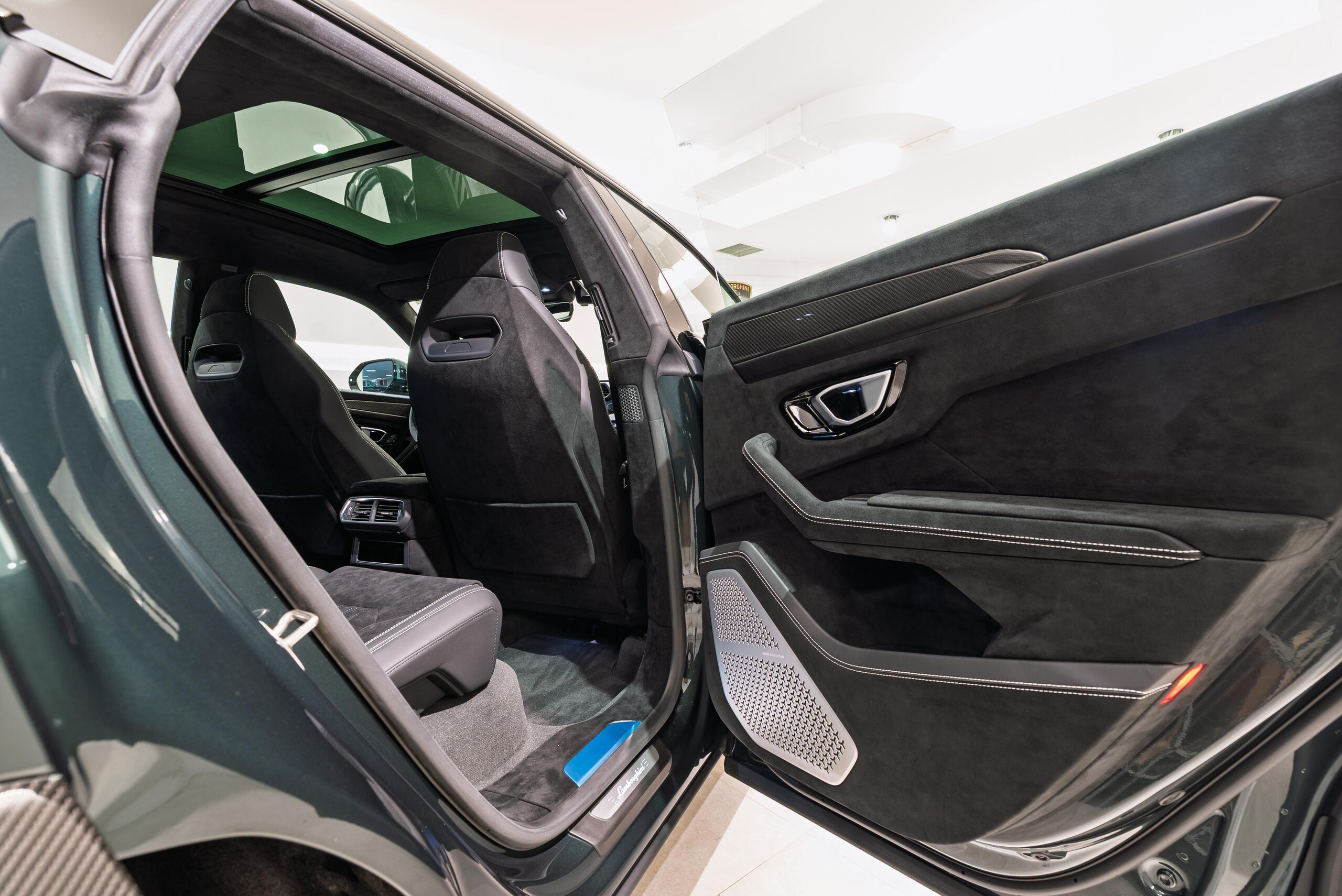 2024 Lamborghini Urus — Photo 19 / 27
