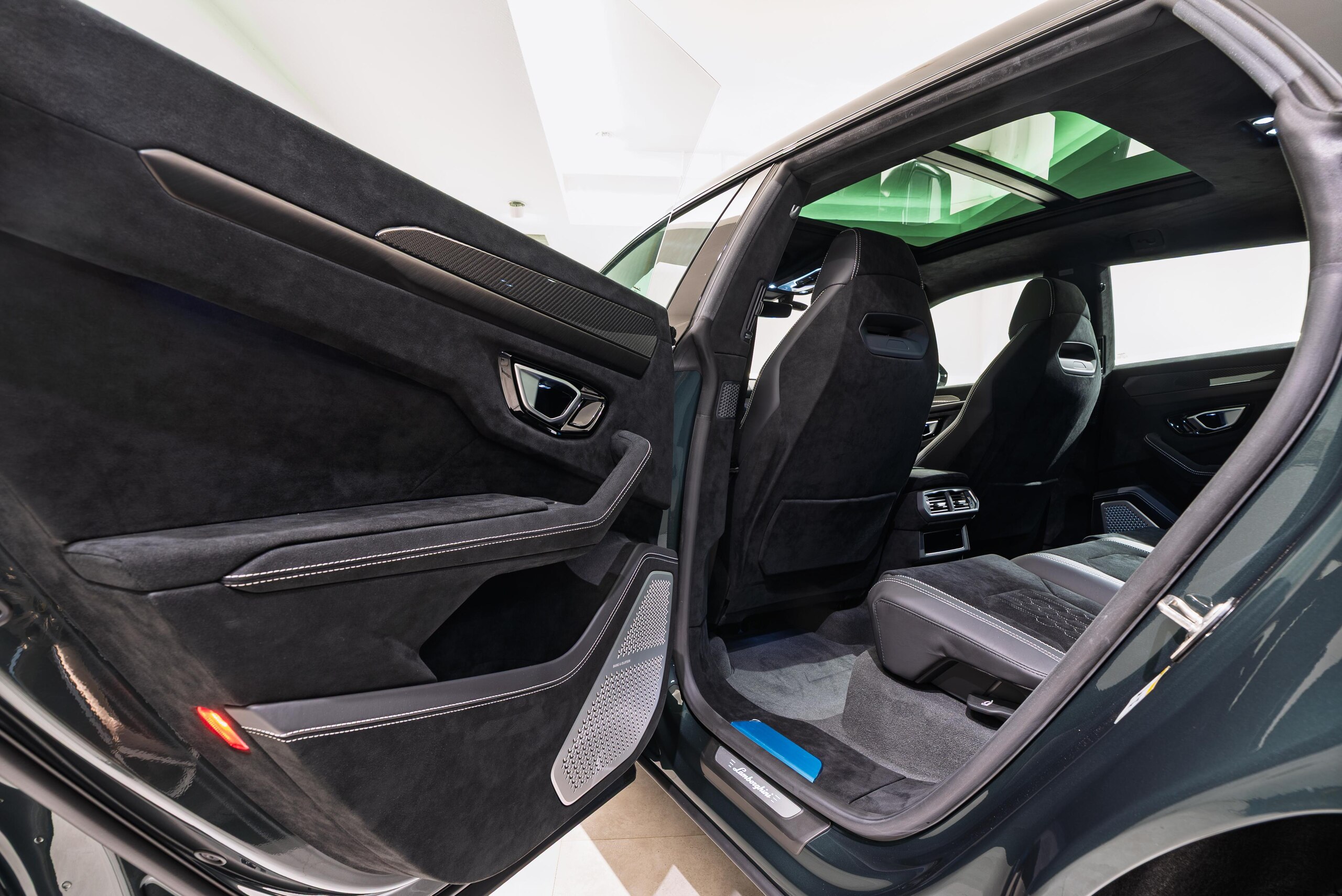 2024 Lamborghini Urus — Photo 21 / 27