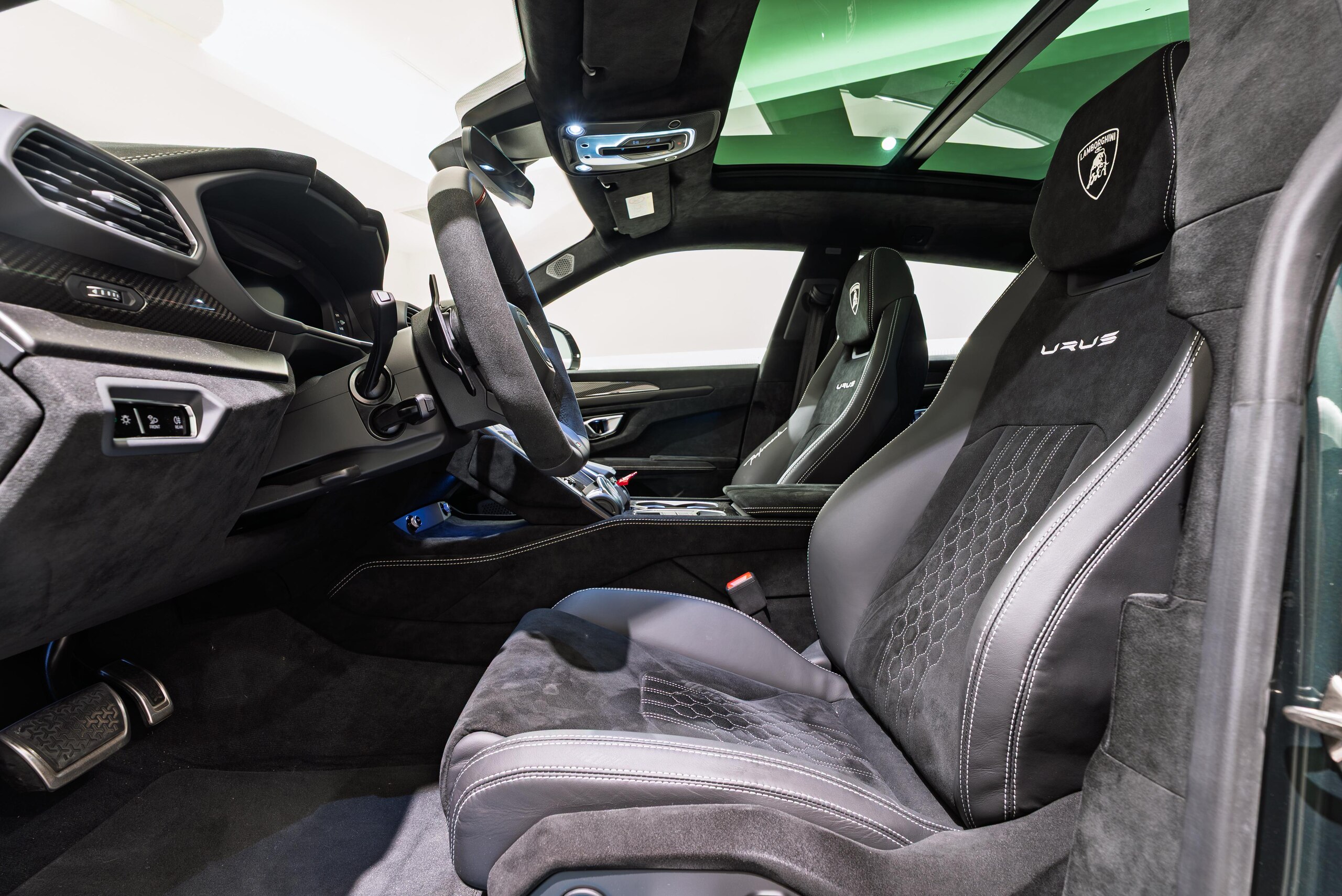 2024 Lamborghini Urus — Photo 23 / 27
