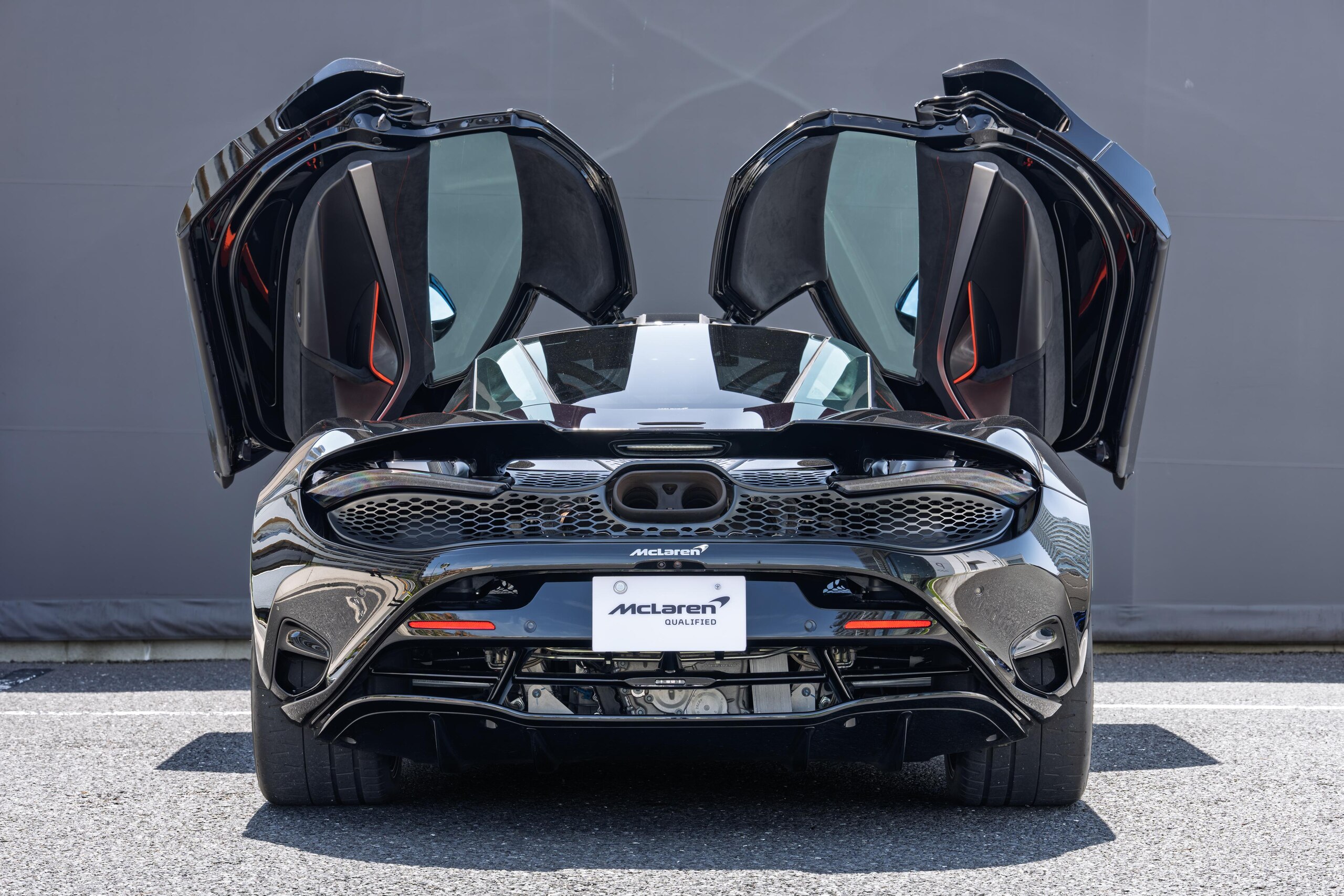 2024 McLaren 750S — Photo 12 / 39