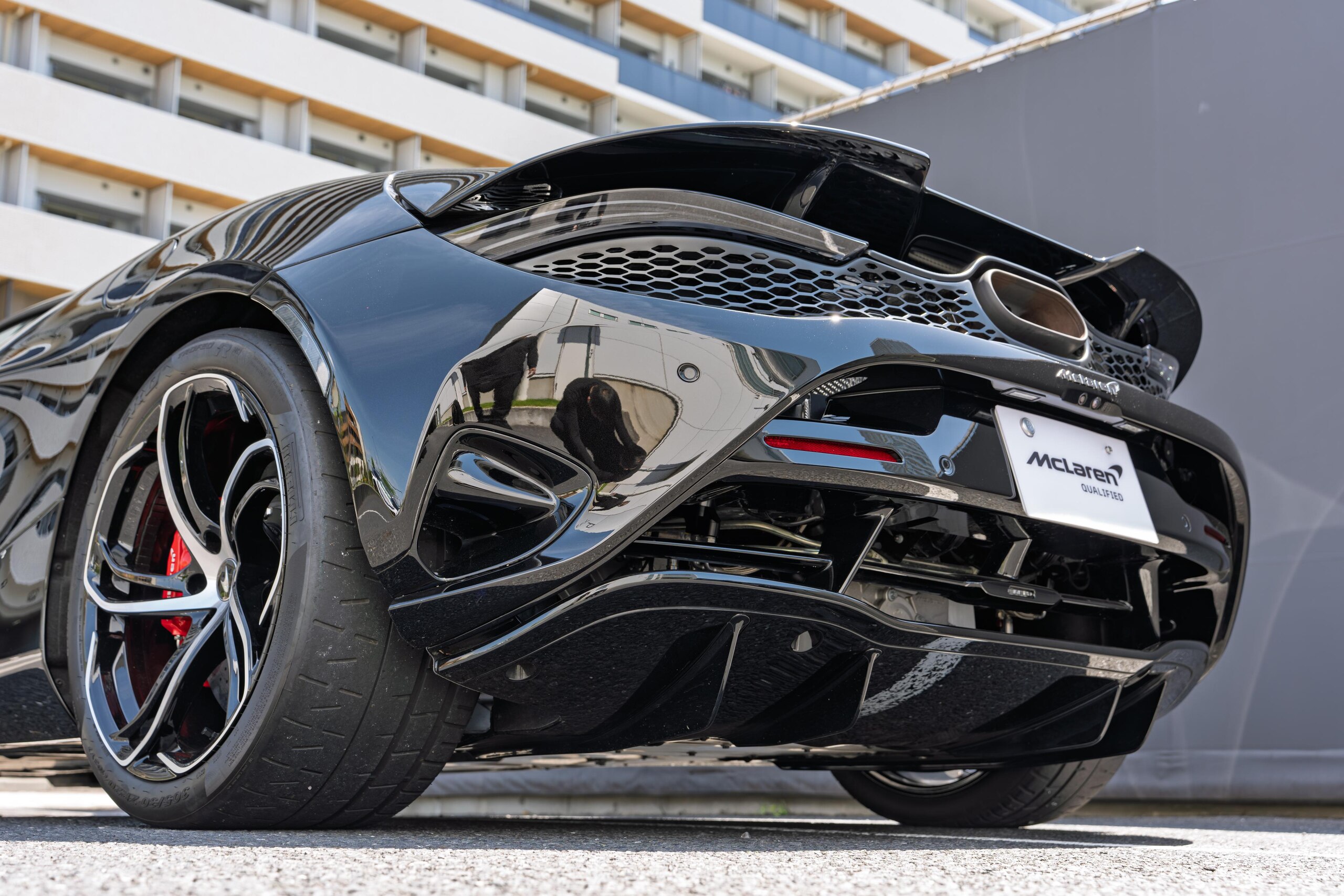 2024 McLaren 750S — Photo 16 / 39