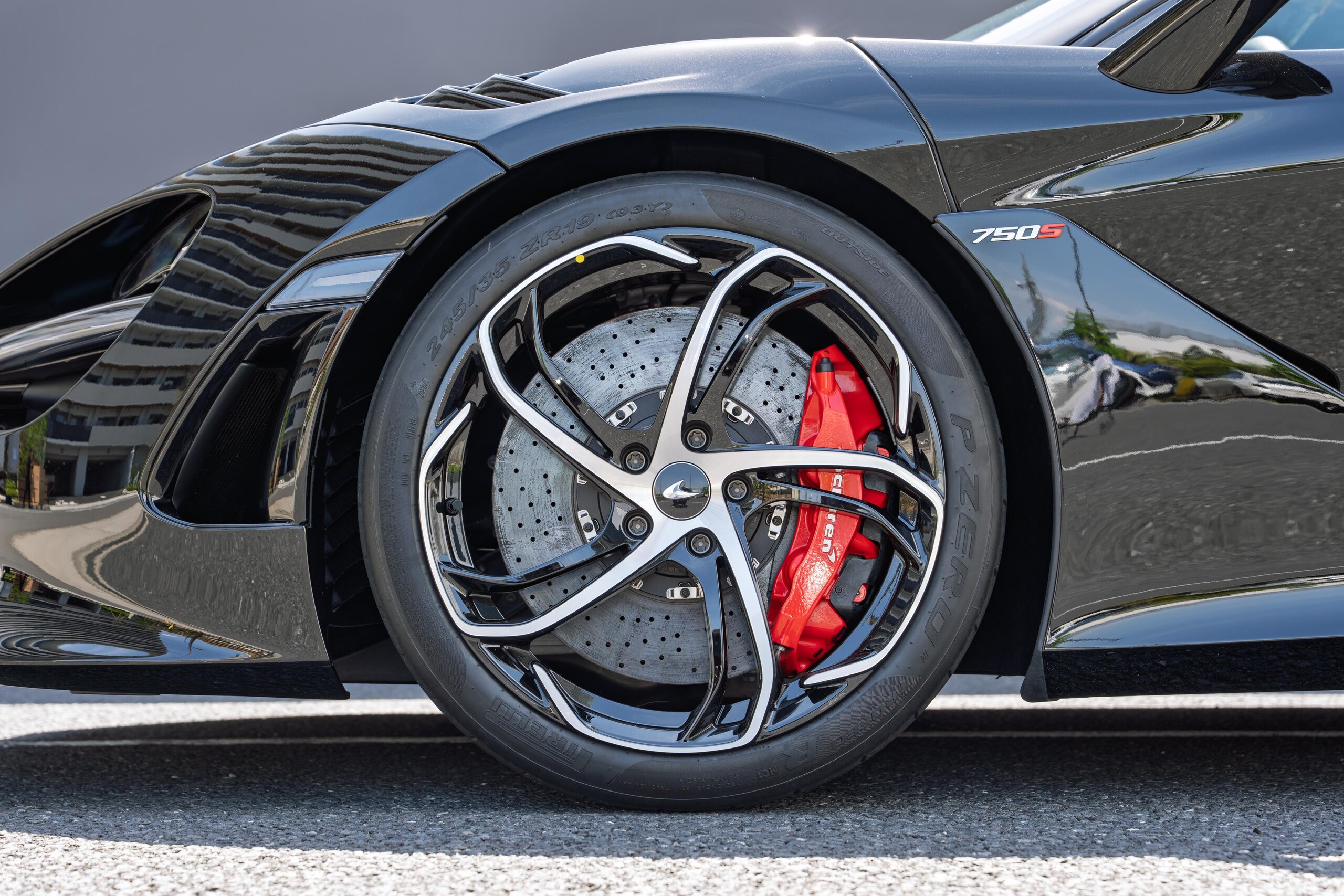 2024 McLaren 750S — Photo 18 / 39