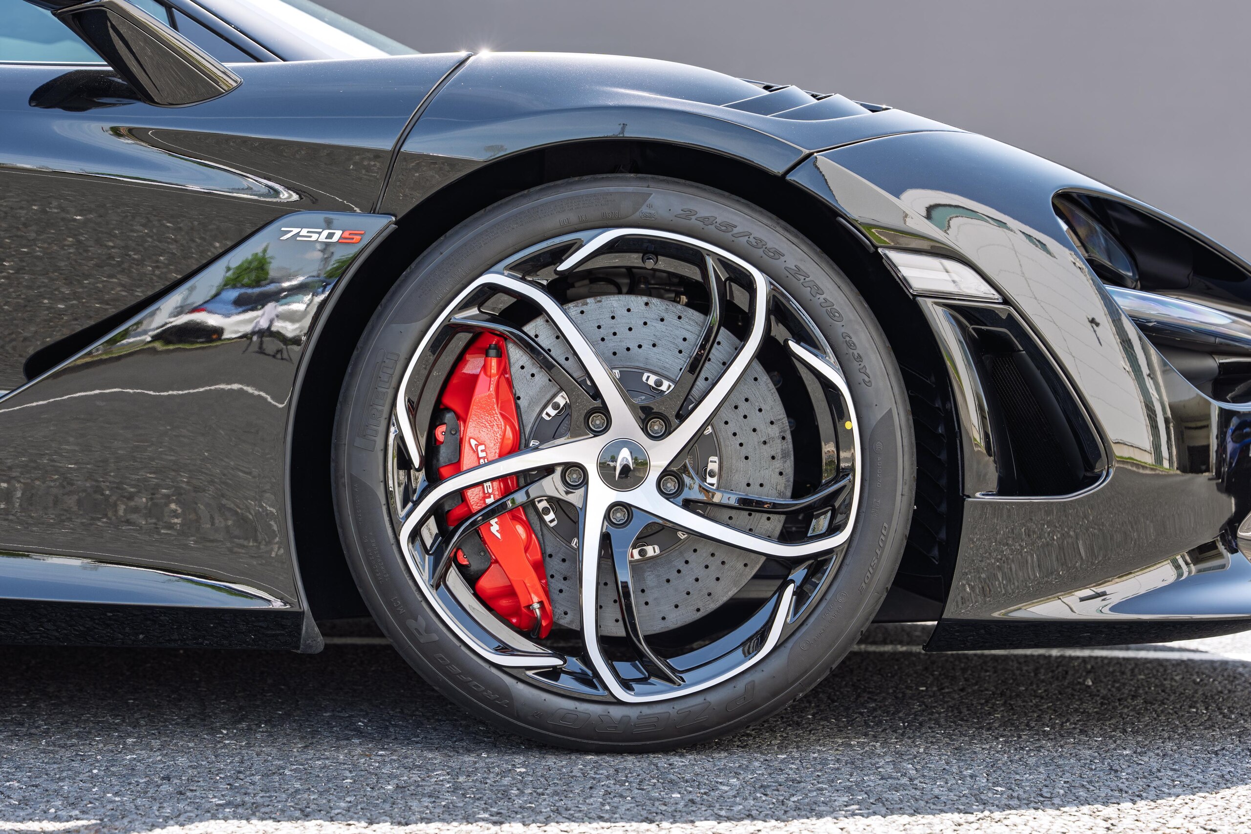 2024 McLaren 750S — Photo 24 / 39