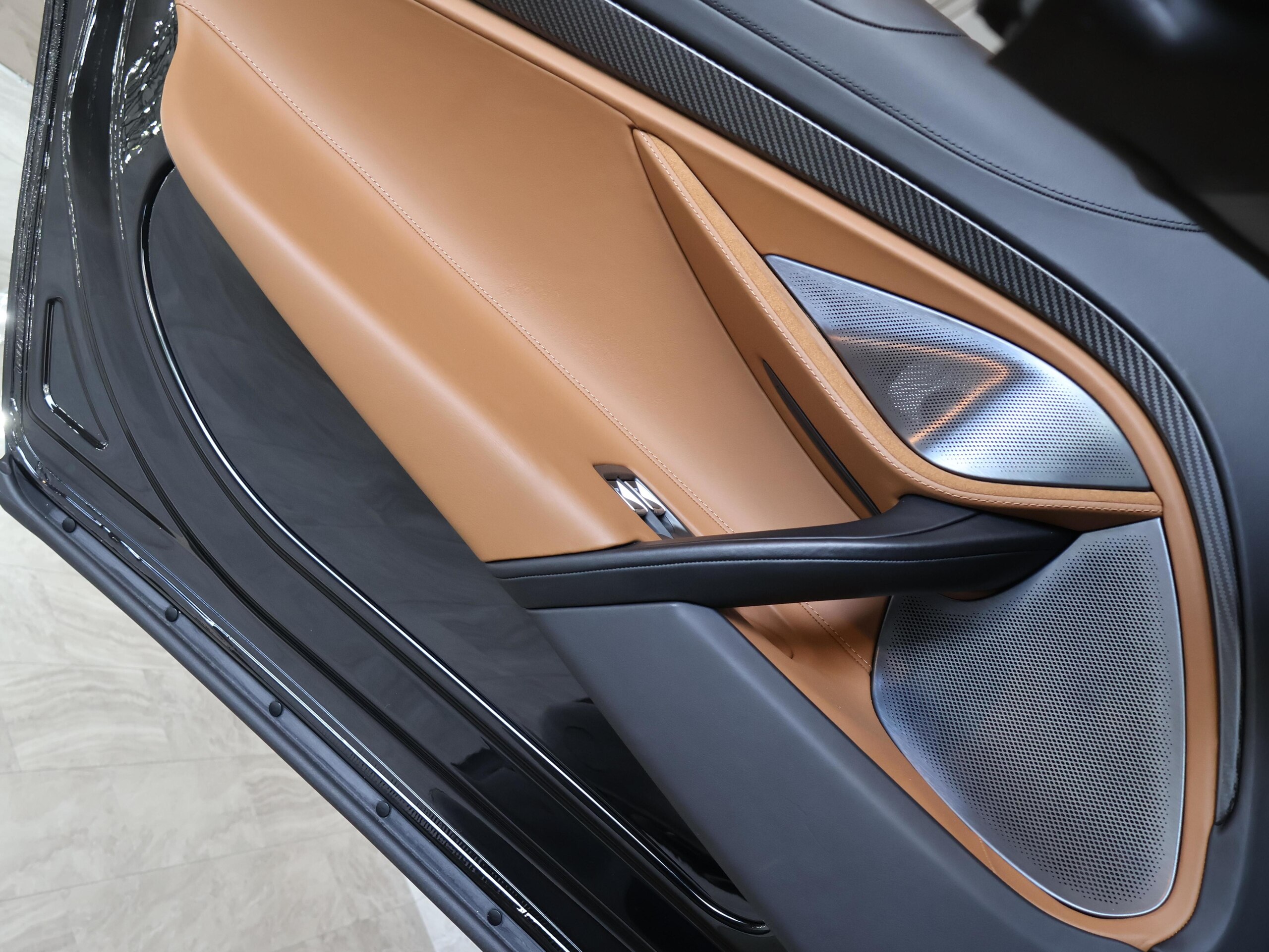 2024 McLaren 750S Spider — Photo 21 / 75