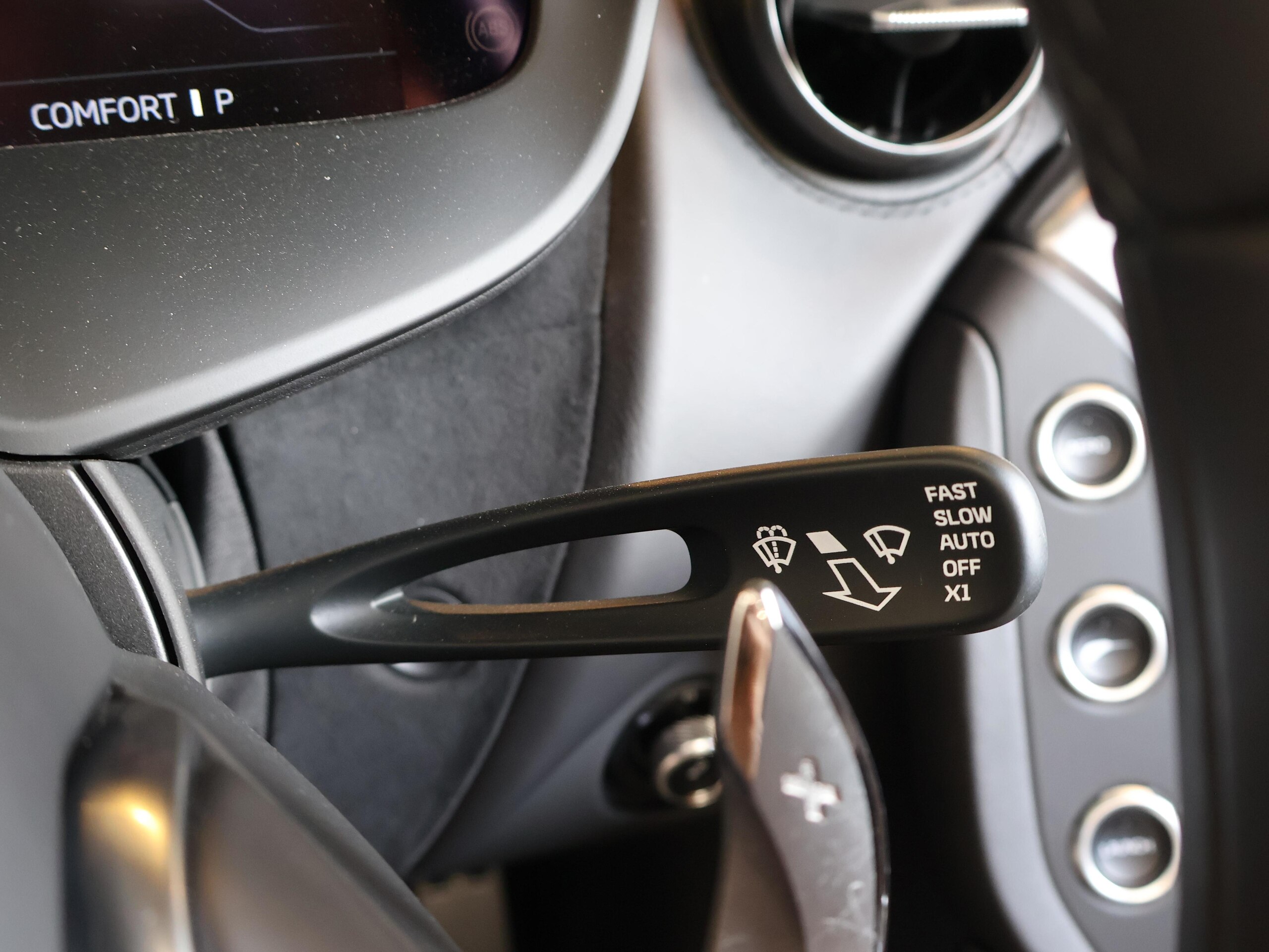 2024 McLaren 750S Spider — Photo 37 / 75