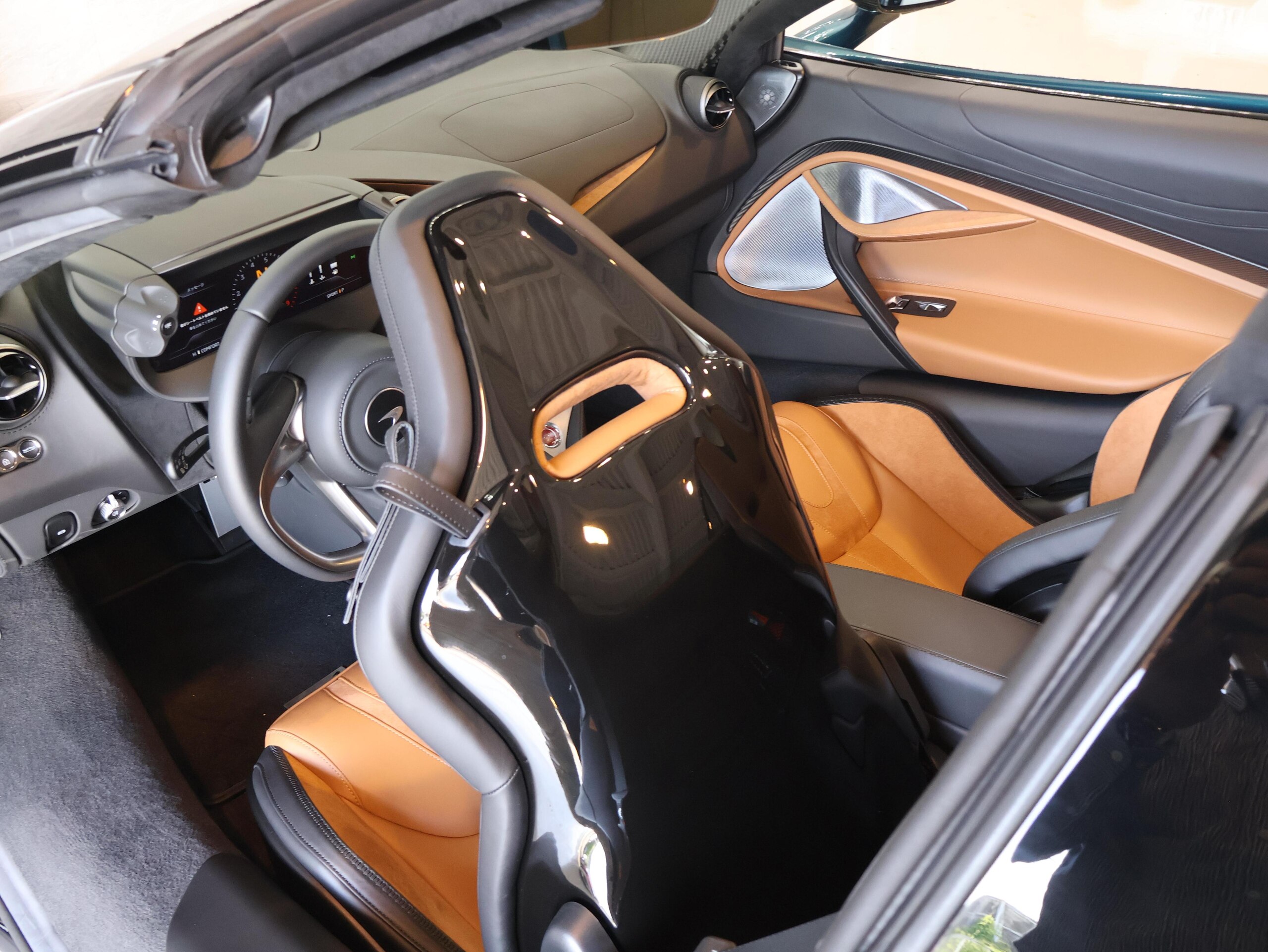 2024 McLaren 750S Spider — Photo 43 / 75