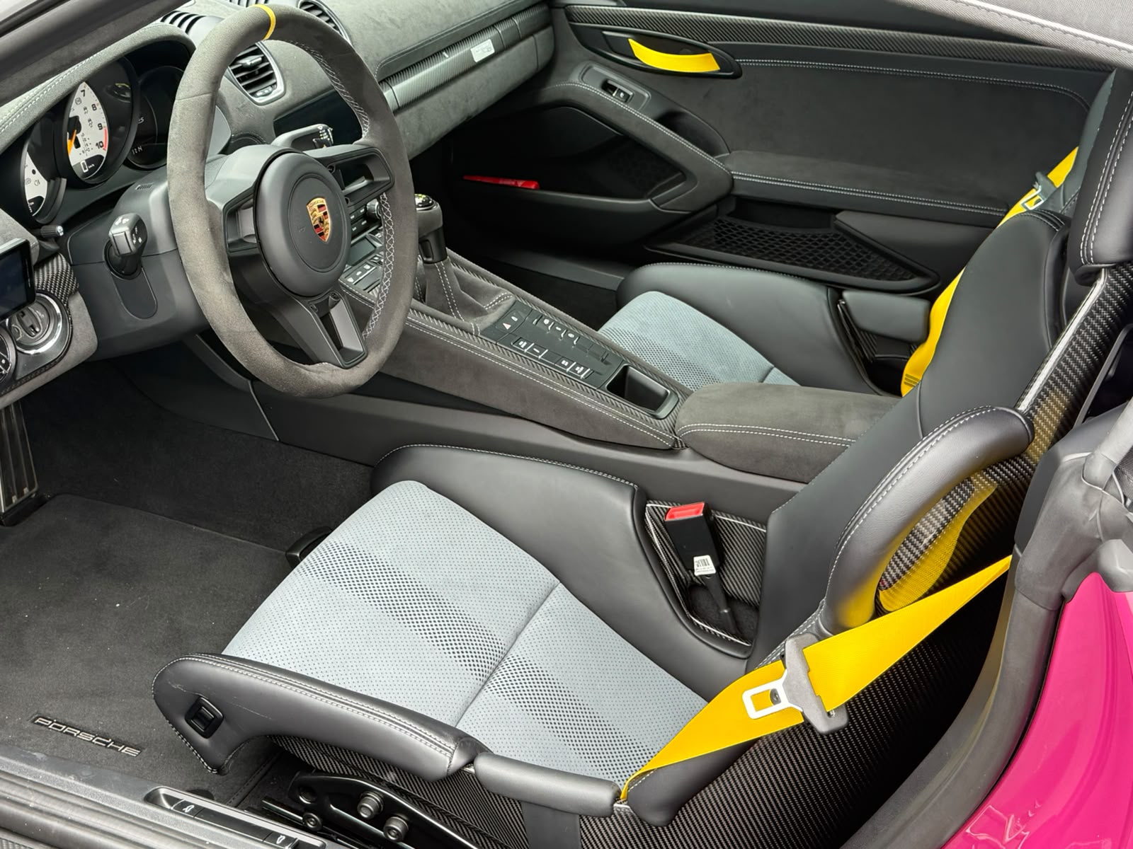 2024 Porsche 718 Spyder RS — Photo 7 / 18