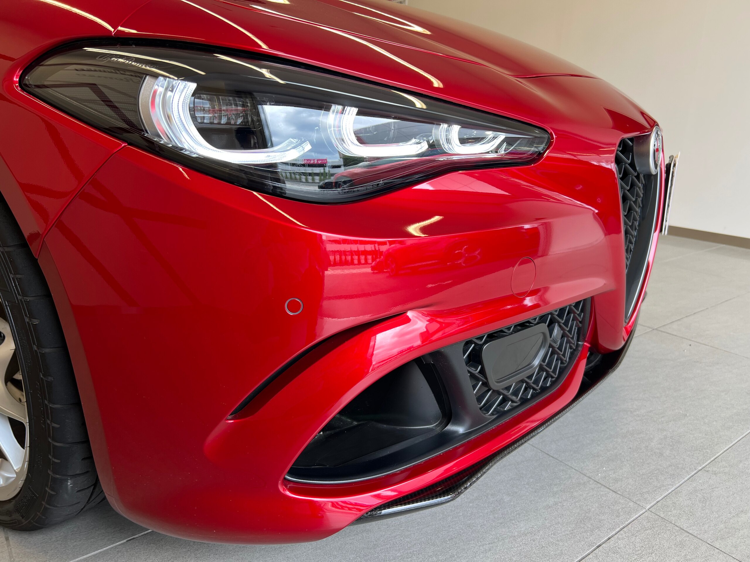 2025 Alfa Romeo Giulia Quadrifoglio — Photo 10 / 53