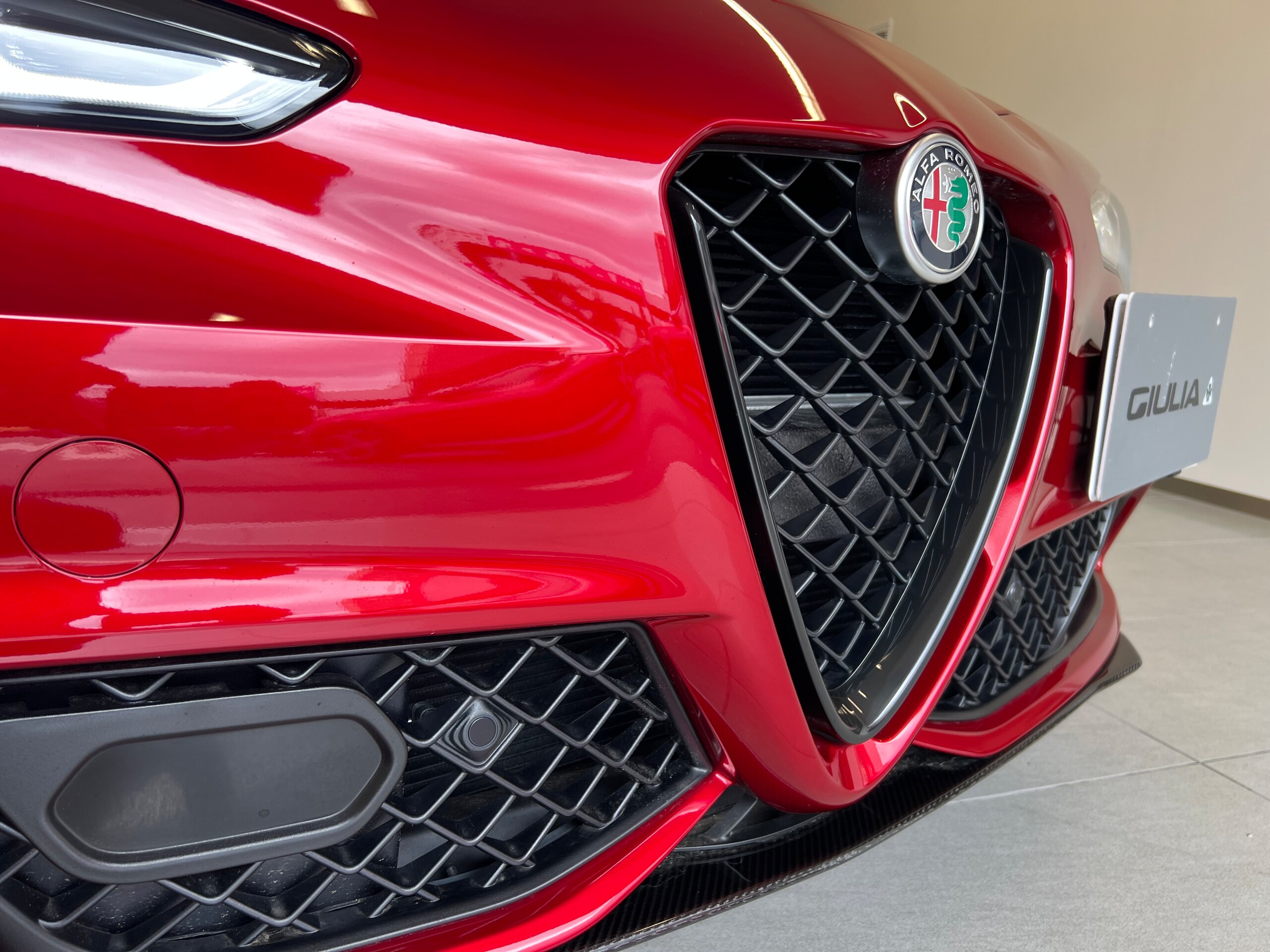 2025 Alfa Romeo Giulia Quadrifoglio — Photo 13 / 53