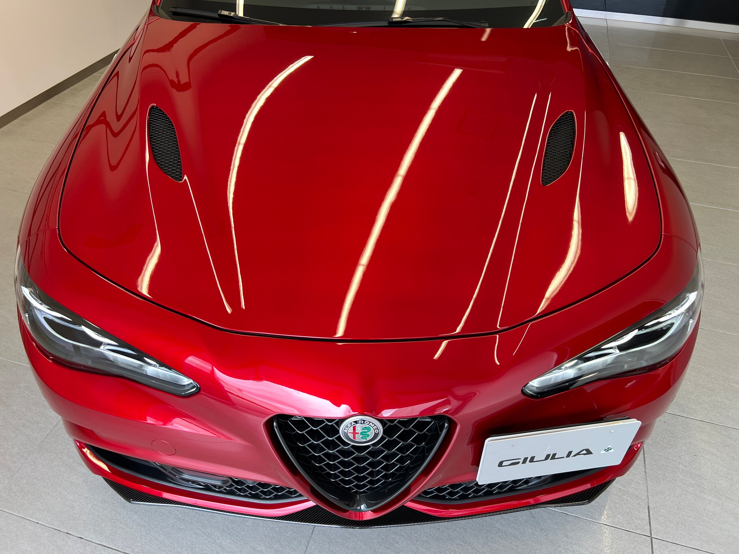 2025 Alfa Romeo Giulia Quadrifoglio — Photo 16 / 53