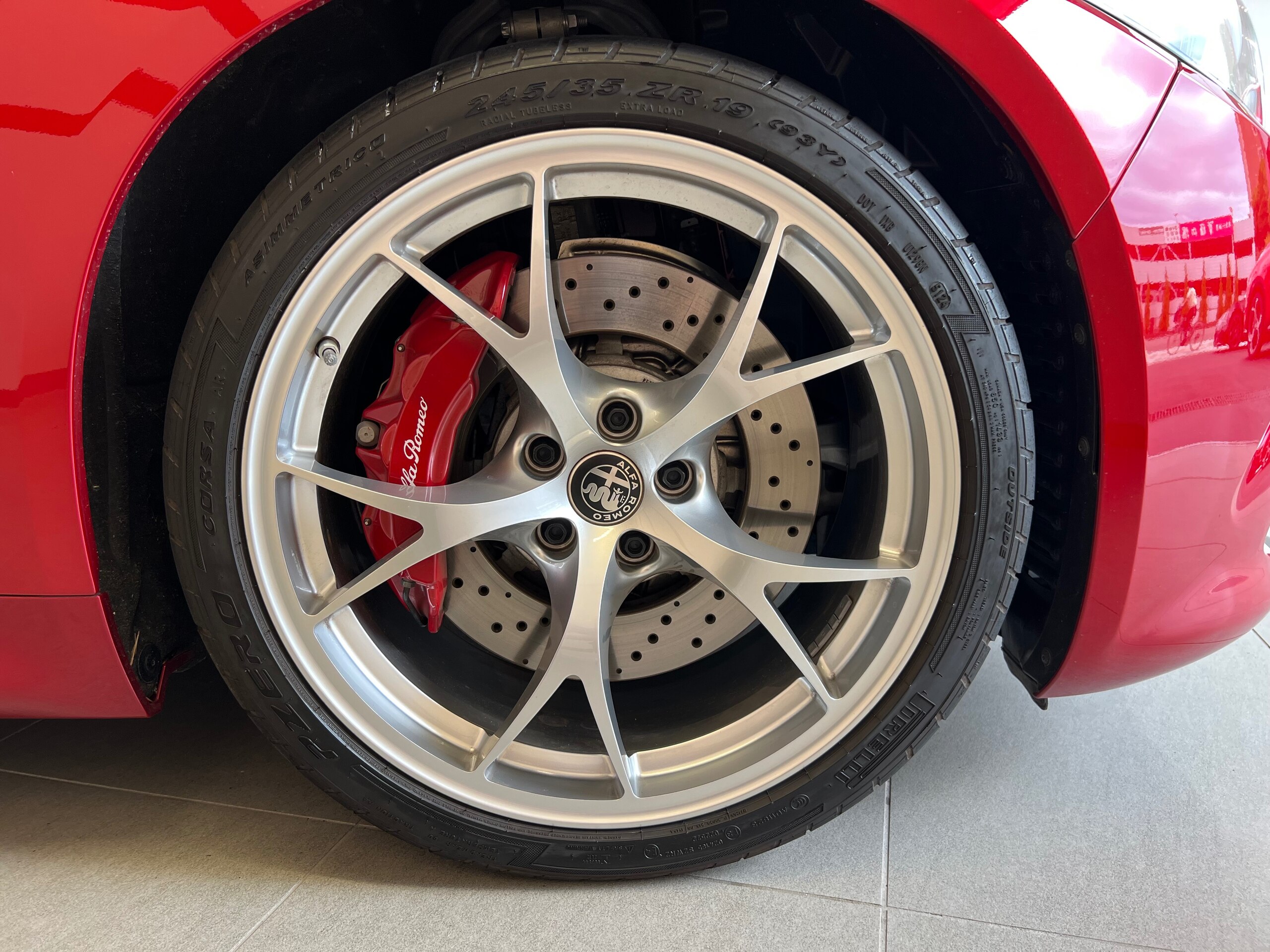 2025 Alfa Romeo Giulia Quadrifoglio — Photo 18 / 53
