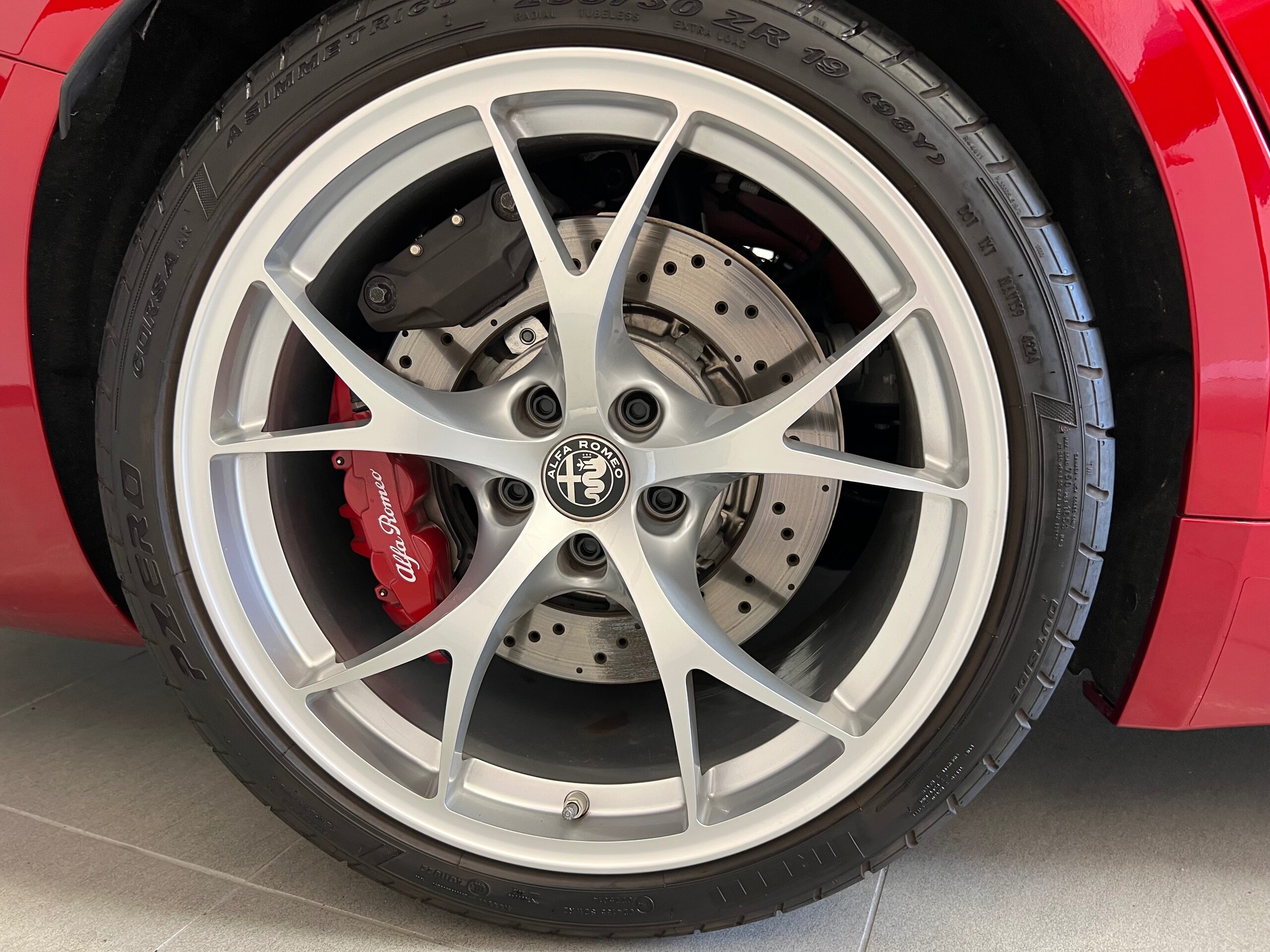 2025 Alfa Romeo Giulia Quadrifoglio — Photo 19 / 53